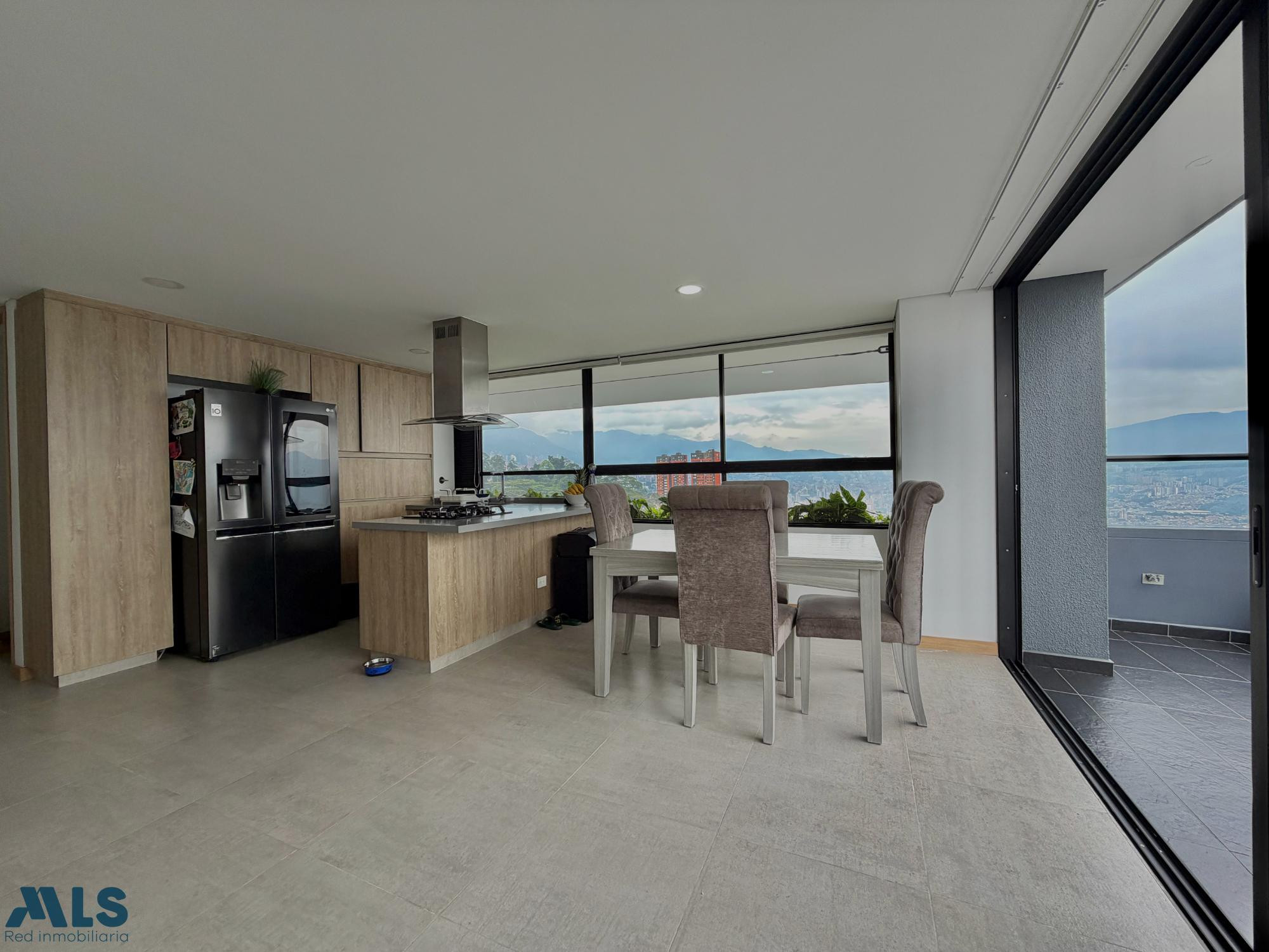 APARTAMENTO EN VENTA EN LAS PALMAS CON VISTA A LA CIUDAD medellin - las palmas