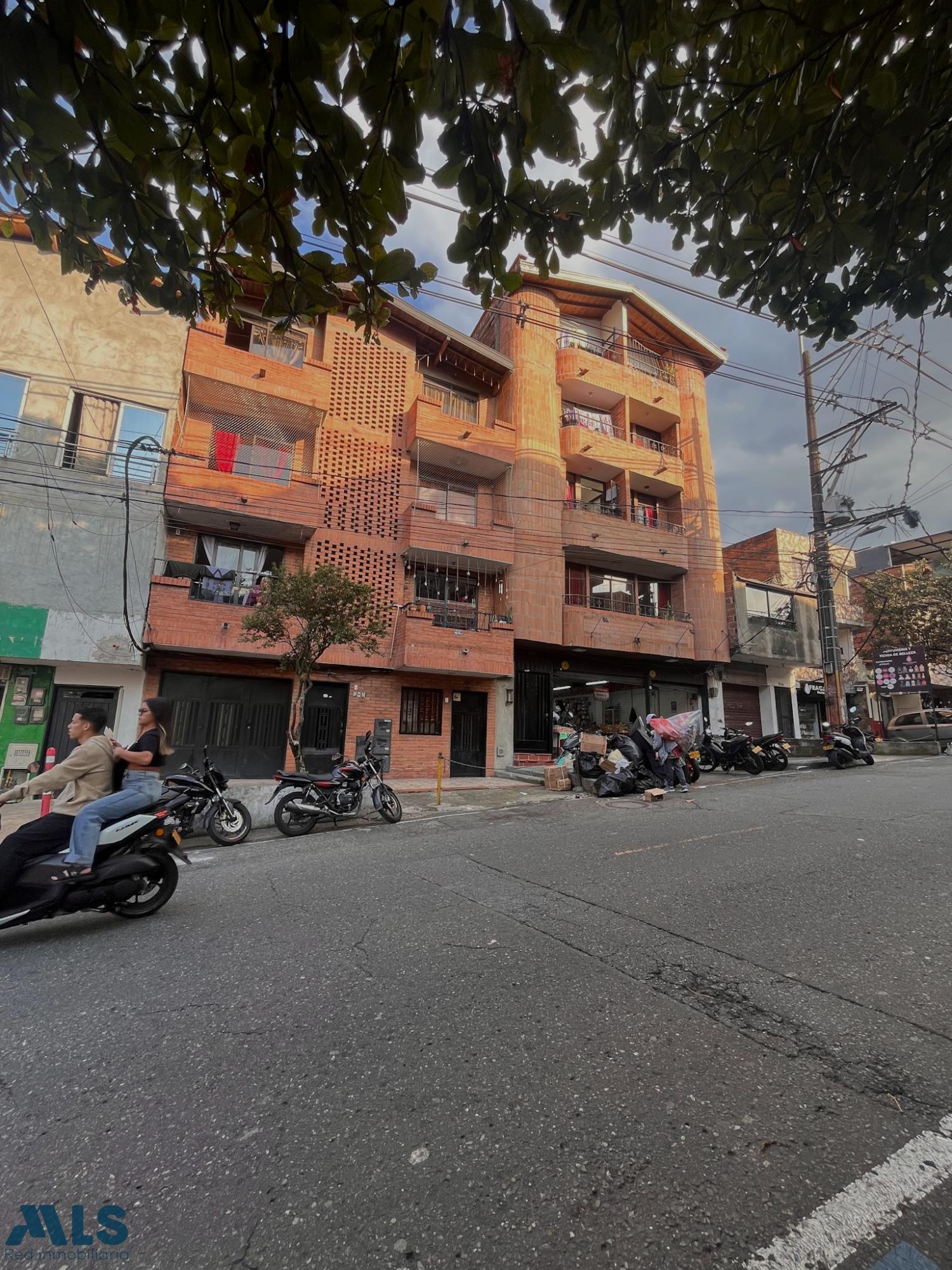 Oportunidad Patrimonial Uso Mixto: Amplia Propiedad sobre Vial Principal en Aranjuez medellin - aranjuez