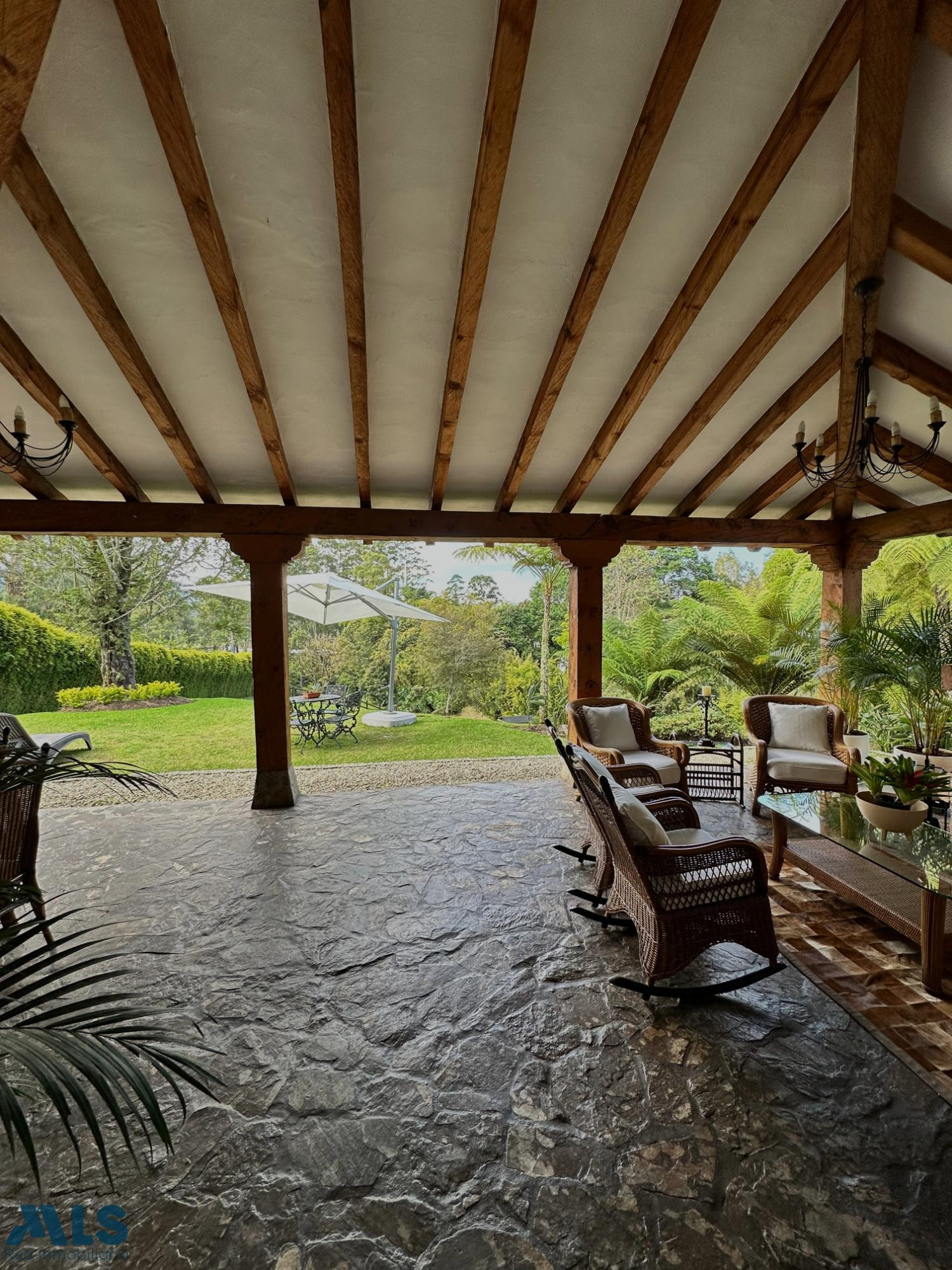 Joya de Llanogrande: Finca de Estilo Español en la Vía Don Diego rionegro - llanogrande