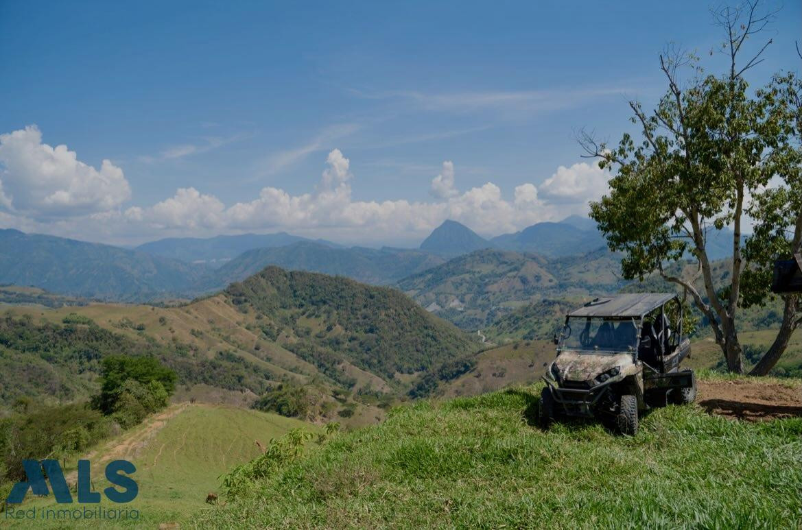 Espectacular lote con una vista inigualable. bolombolo - c bolombolo