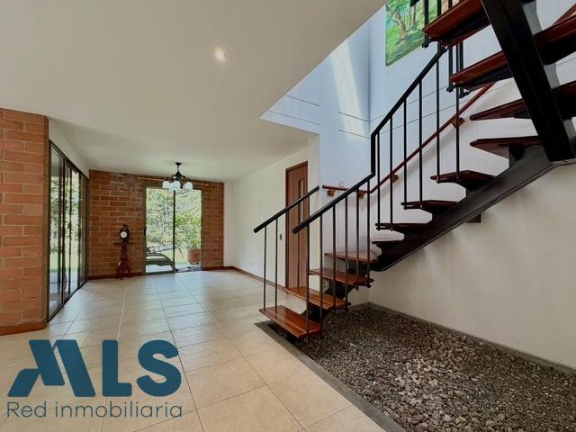 Casa con jardín. Silenciosa en urbanización completa. Libre de deudas. la-estrella - suramerica