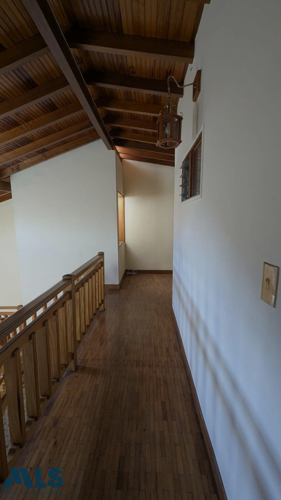 se vende casa con una perfecta ubicación estratégica y amplia rionegro - sector centro