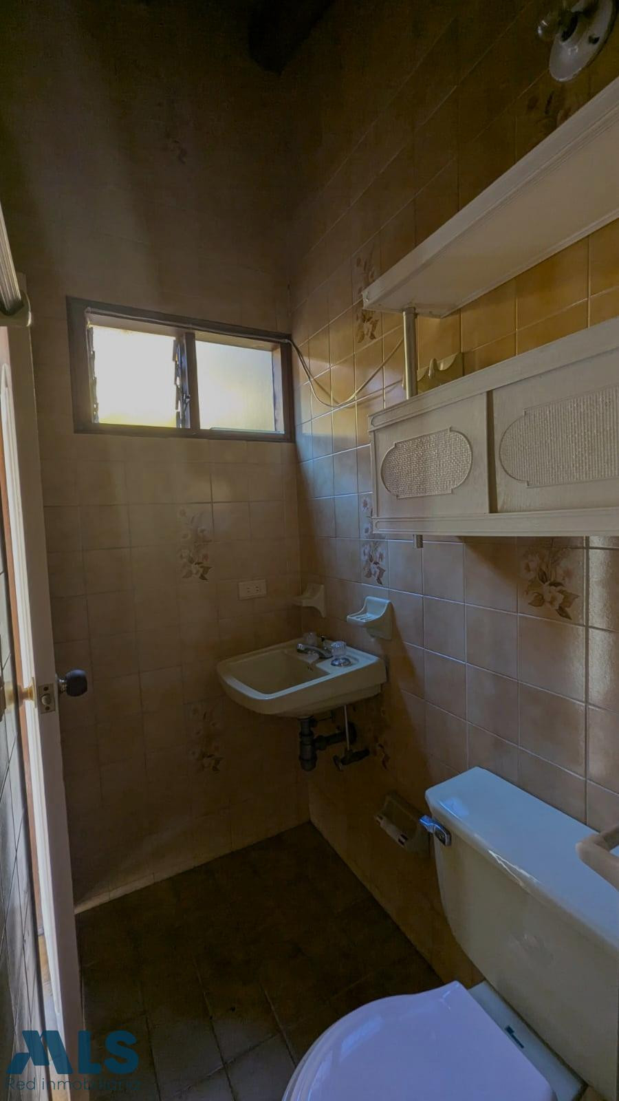 se vende casa con una perfecta ubicación estratégica y amplia rionegro - sector centro