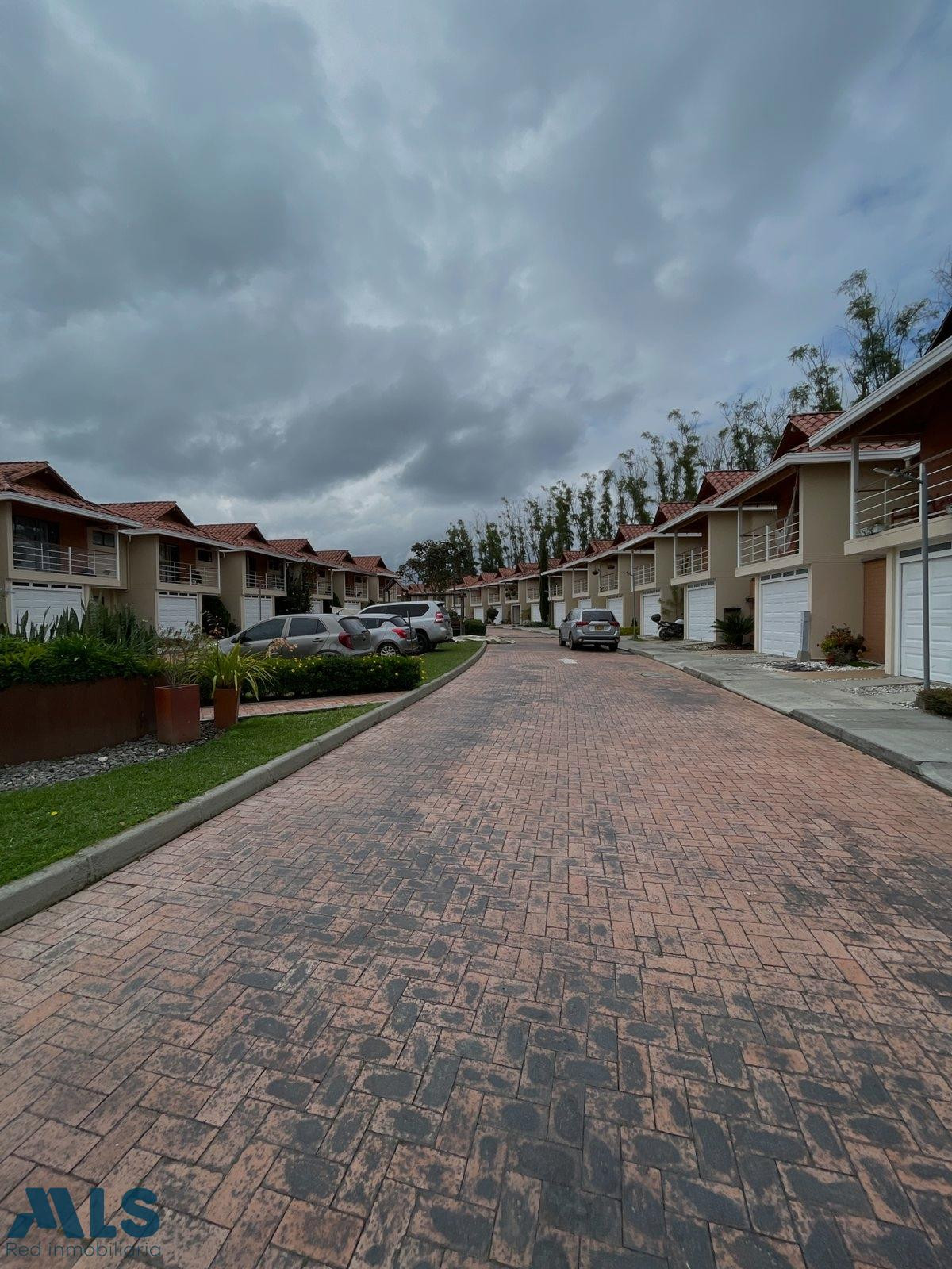 Casa parcialmente remodelada cerca de Viva la Ceja con zona verde. la-ceja - corredor san antonio la ceja la ceja