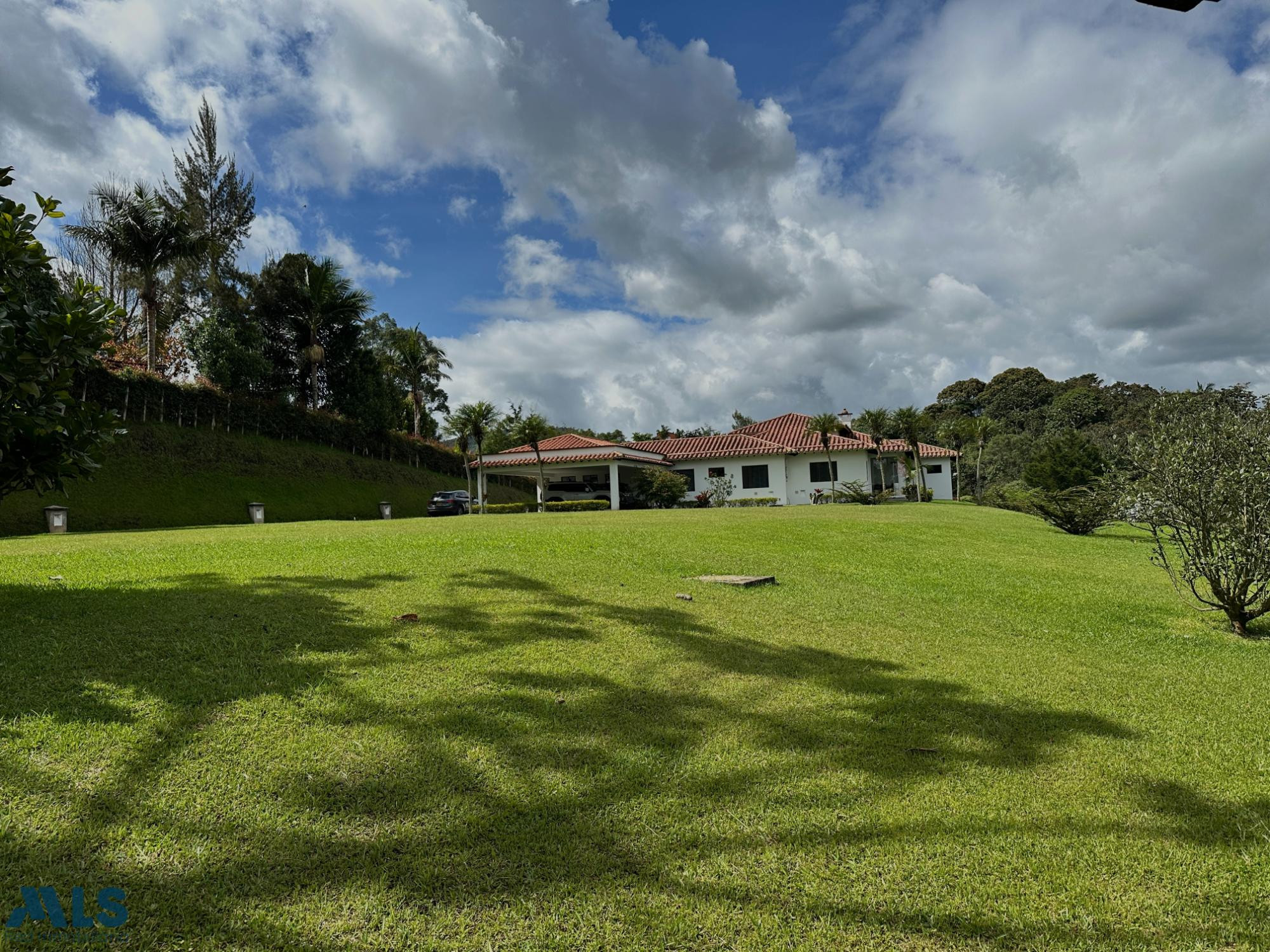 HERMOSA FINCA CON CASA EN PRIMER NIVEL el-carmen - v el cerro