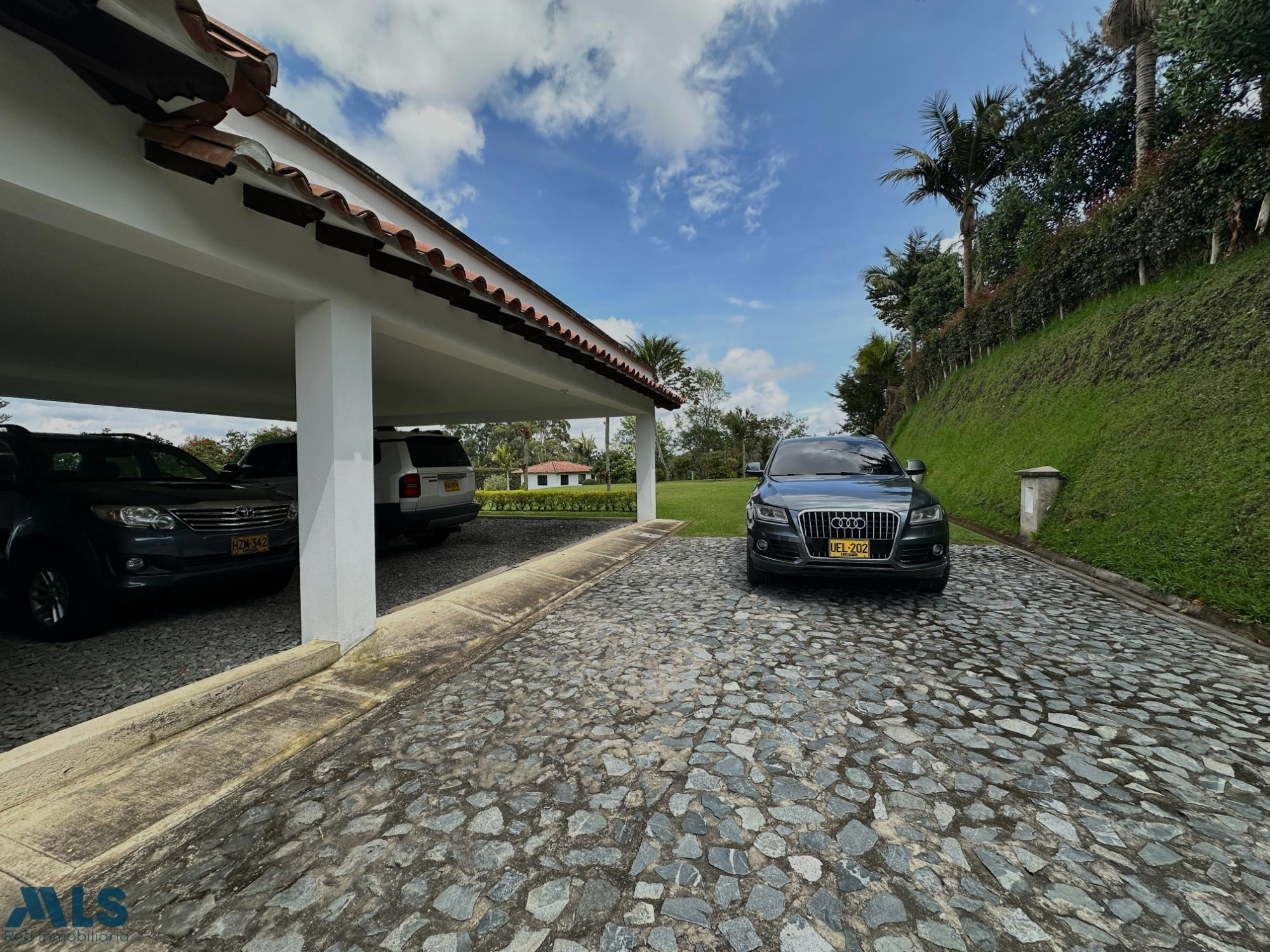 HERMOSA FINCA CON CASA EN PRIMER NIVEL el-carmen - v el cerro