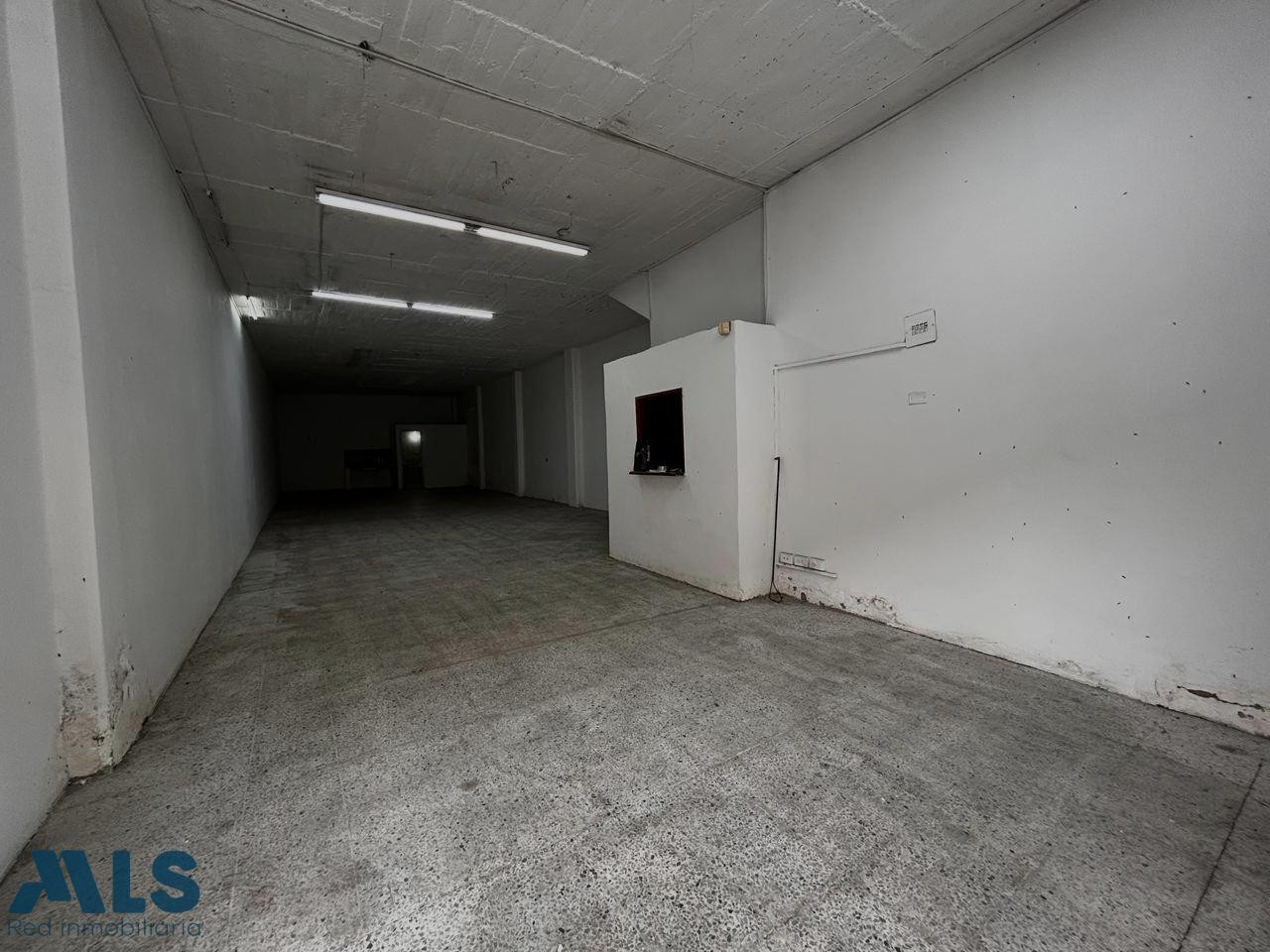 Bodega con buena ubicación en el Parque de Bello bello - prado