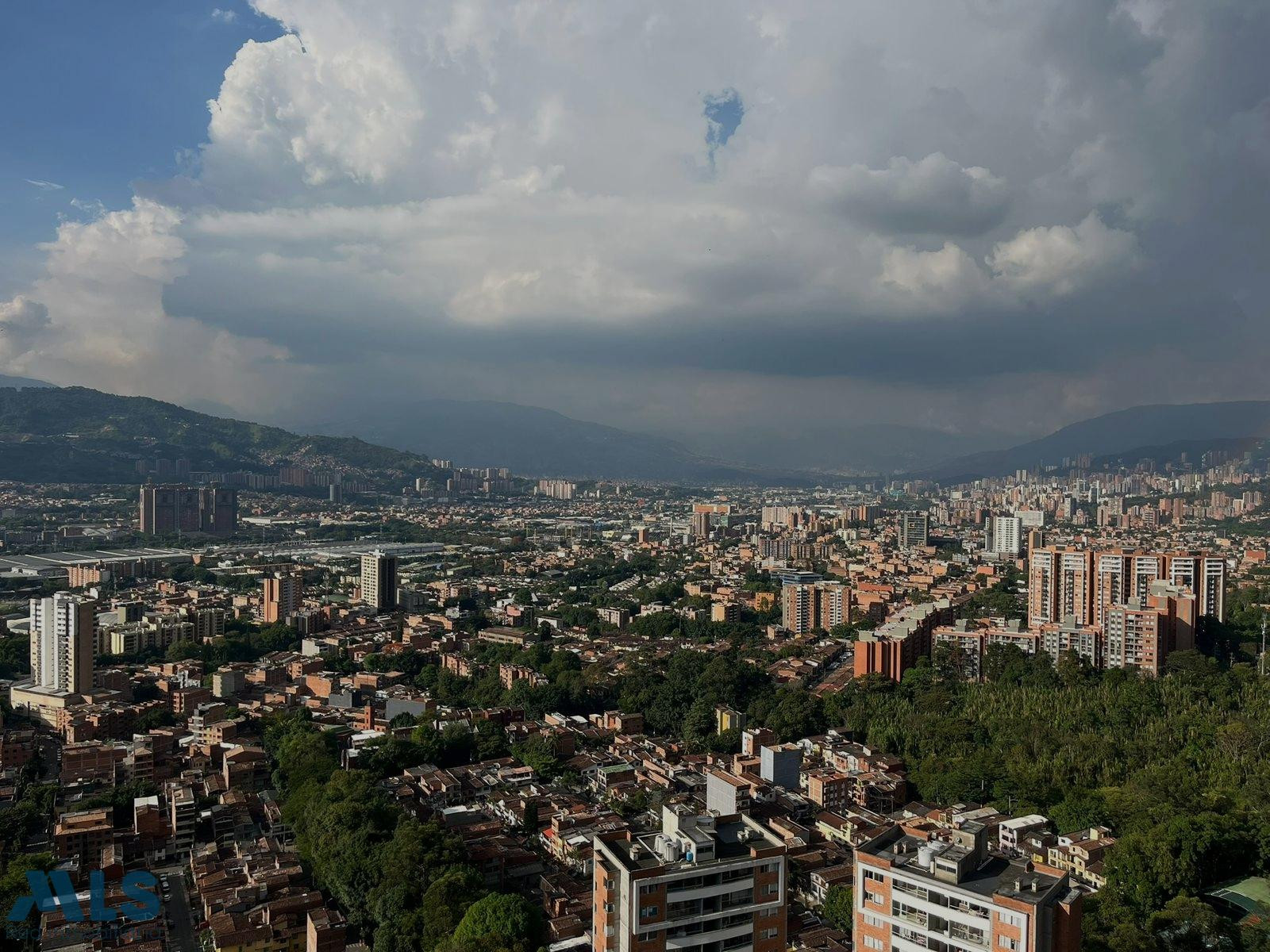 HERMOSO APARTAMENTO EN UNIDAD CERRADA EN EL TRIANON envigado - el trianon