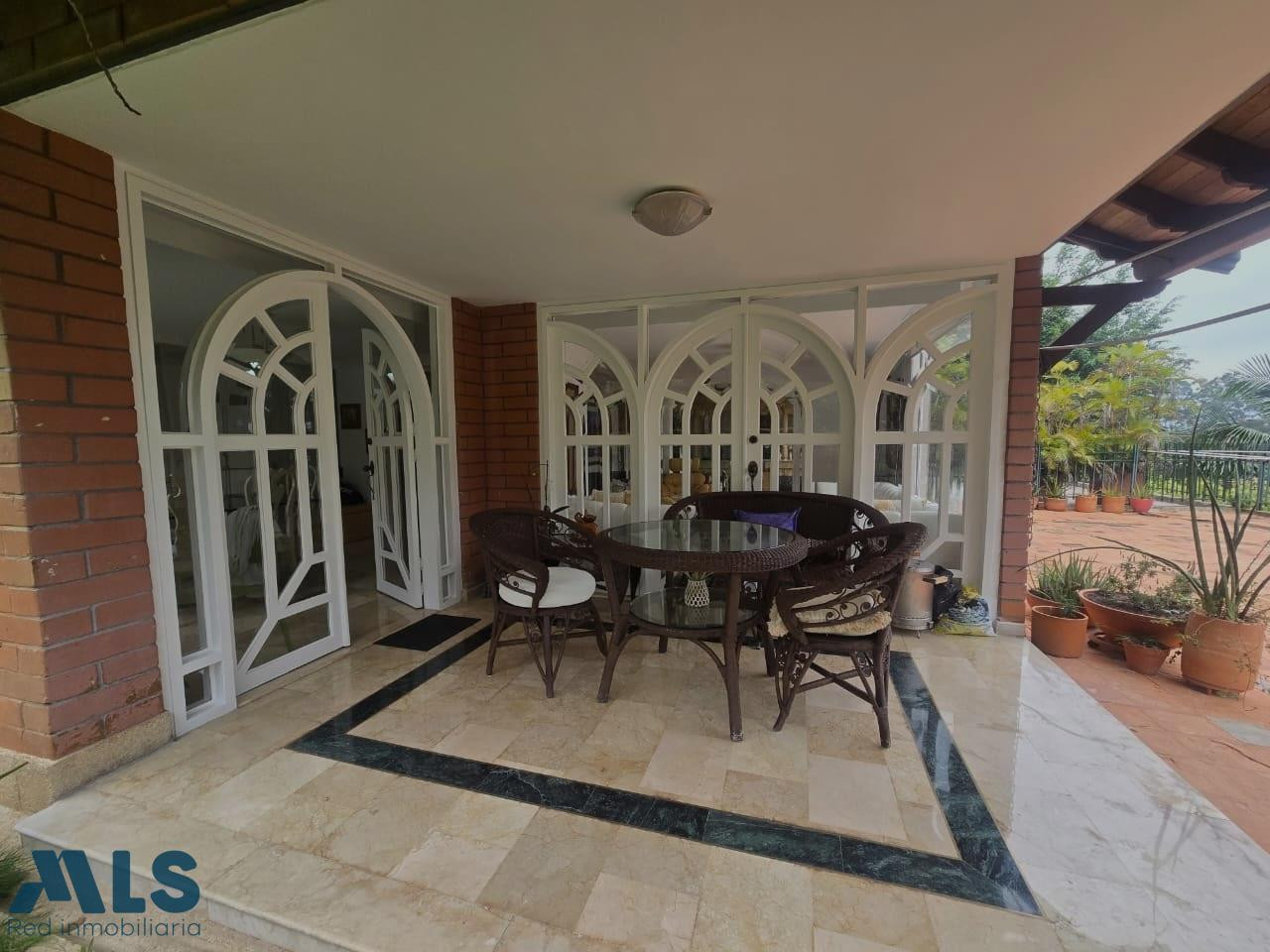 La casa ideal para quienes buscan tranquilidad sin renunciar a la ciudad medellin - san lucas