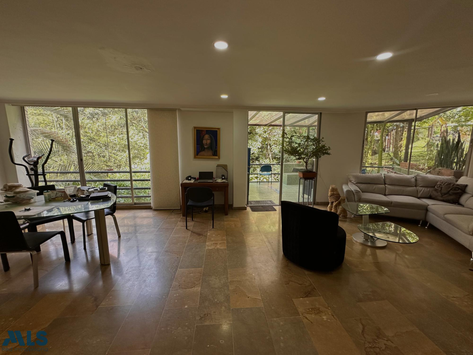 Exclusividad y silencio en El Poblado: casa de 4 alcobas rodeada de bosque tropical medellin - los balsos no 1