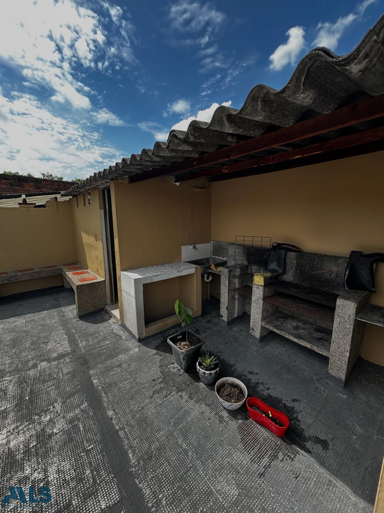 Edificio bifamiliar, excelente inversión medellin - altavista