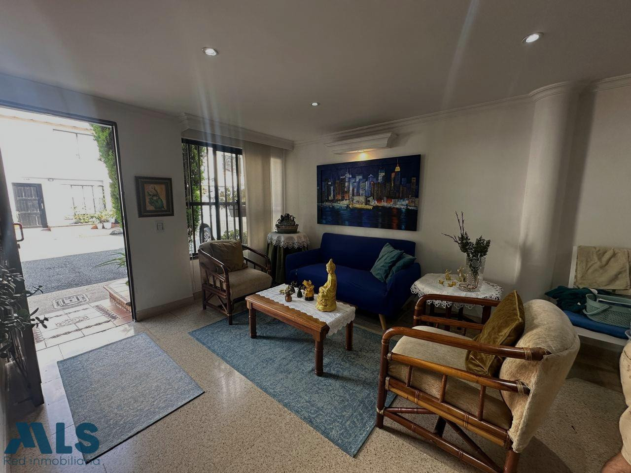 Casa tradicional en unidad cerrada en La Mota, sector plano medellin - la mota