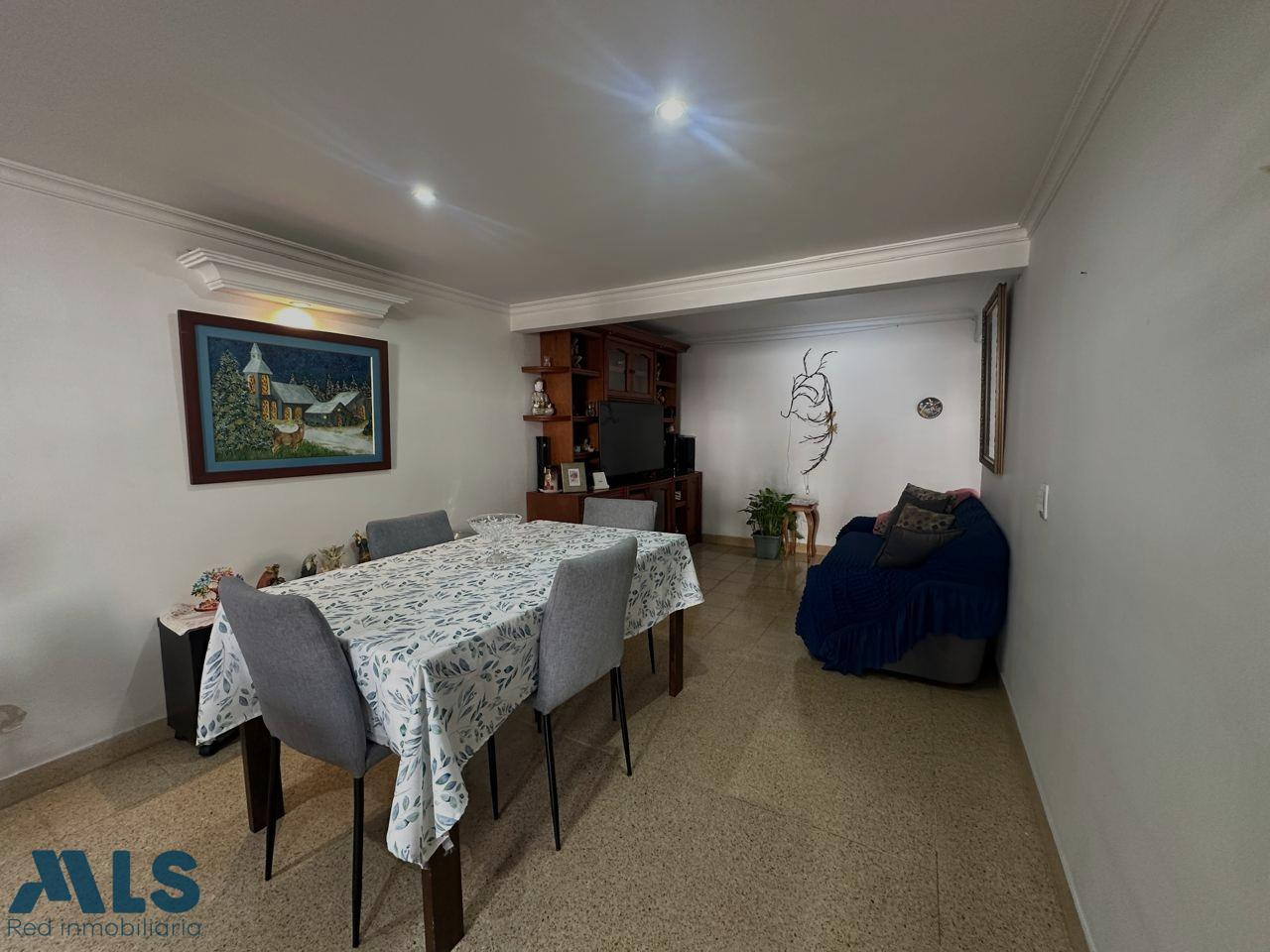 Casa tradicional en unidad cerrada en La Mota, sector plano medellin - la mota