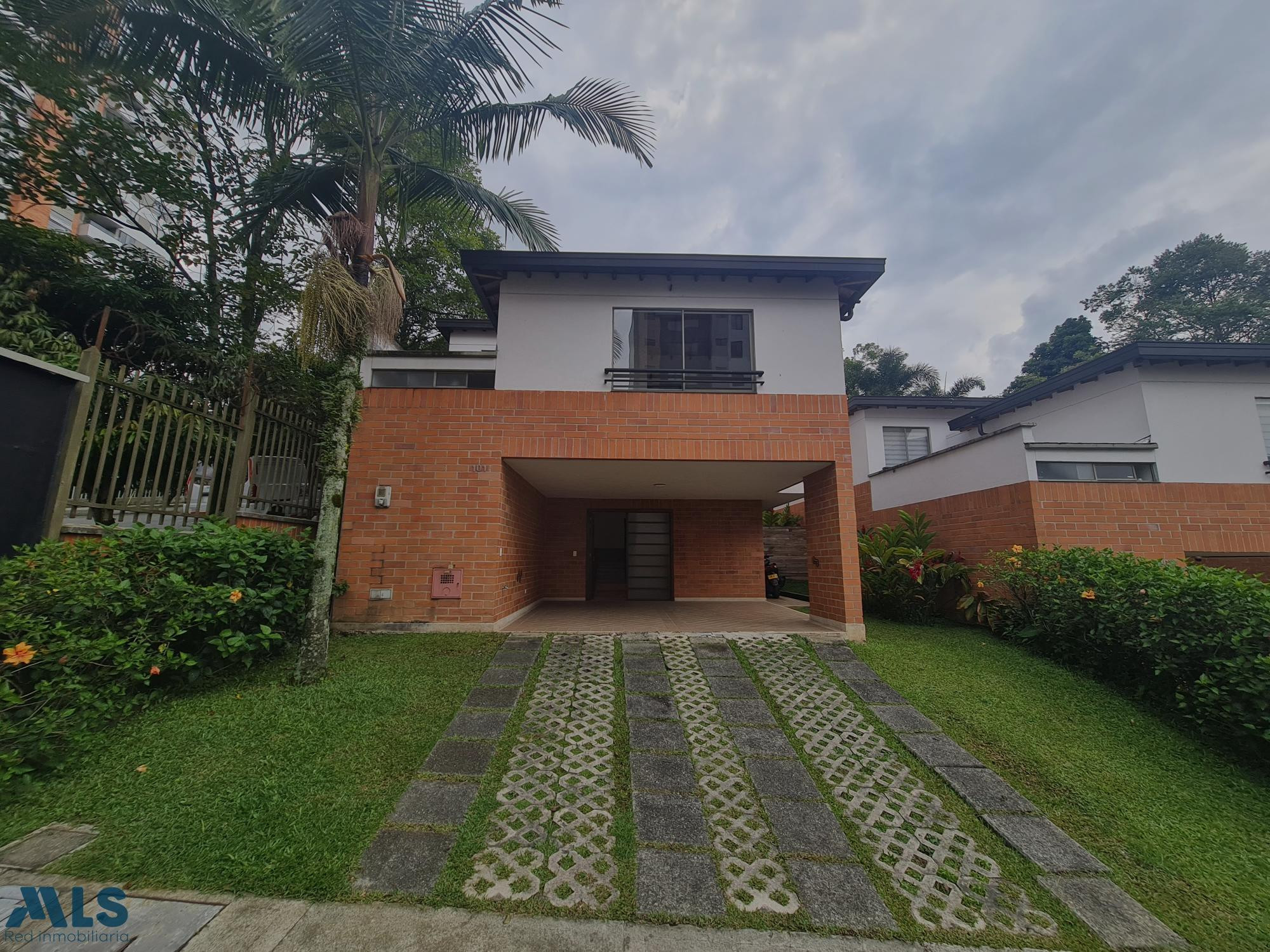 VENTA CASA EN ENVIGADO, SECTOR LOMA DEL ESMERALDAL envigado - el esmeraldal
