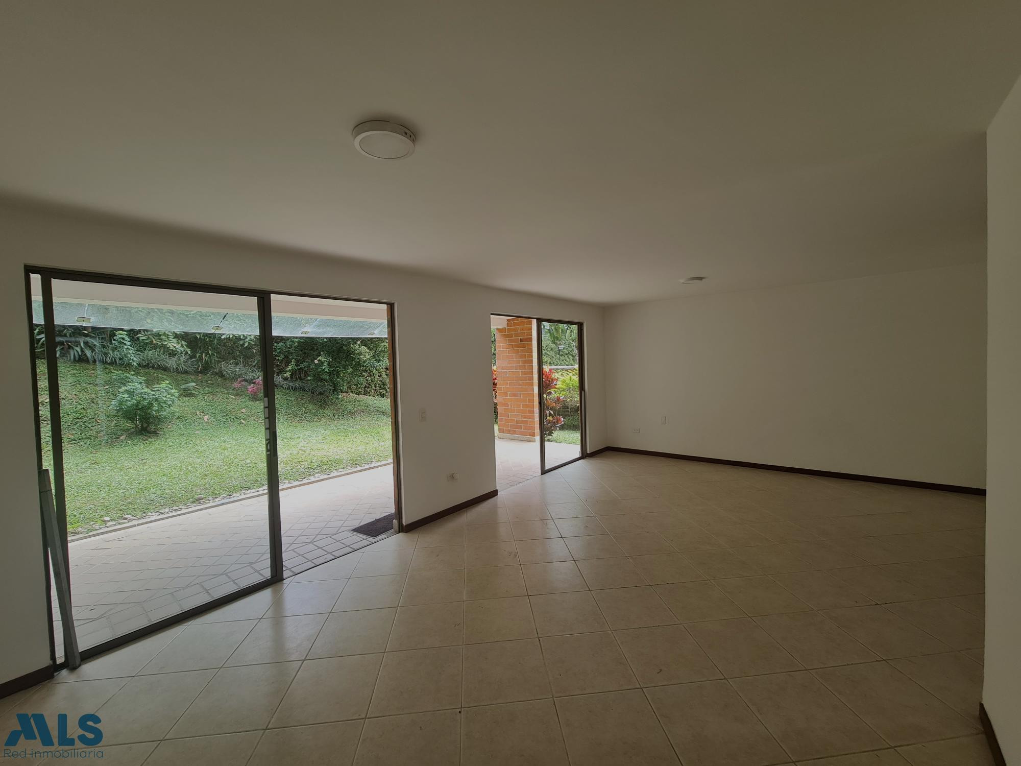 VENTA CASA EN ENVIGADO, SECTOR LOMA DEL ESMERALDAL envigado - el esmeraldal