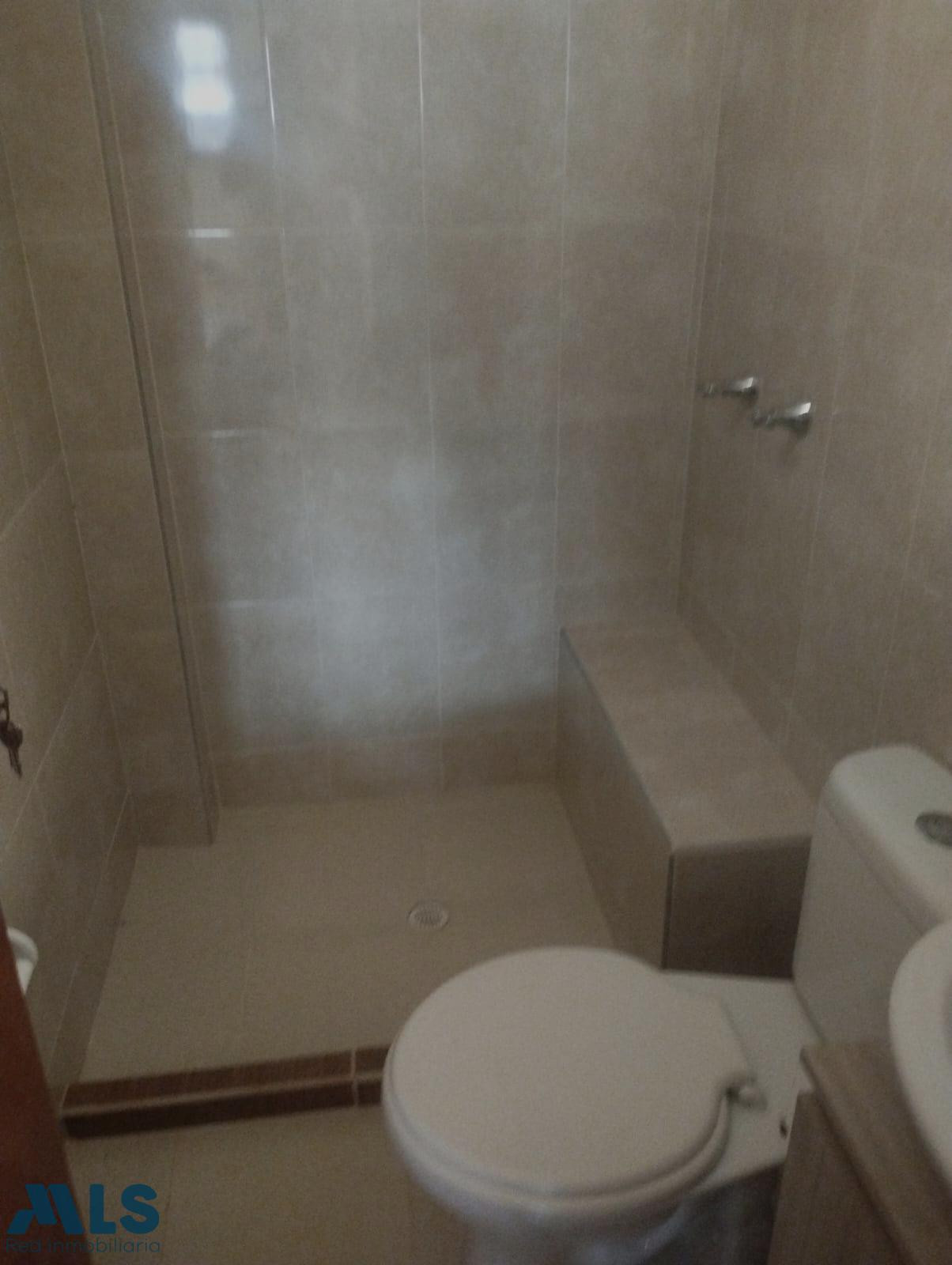 hermosa casa en guatape en venta ubicada en el arrea urbana guatape - v alto verde