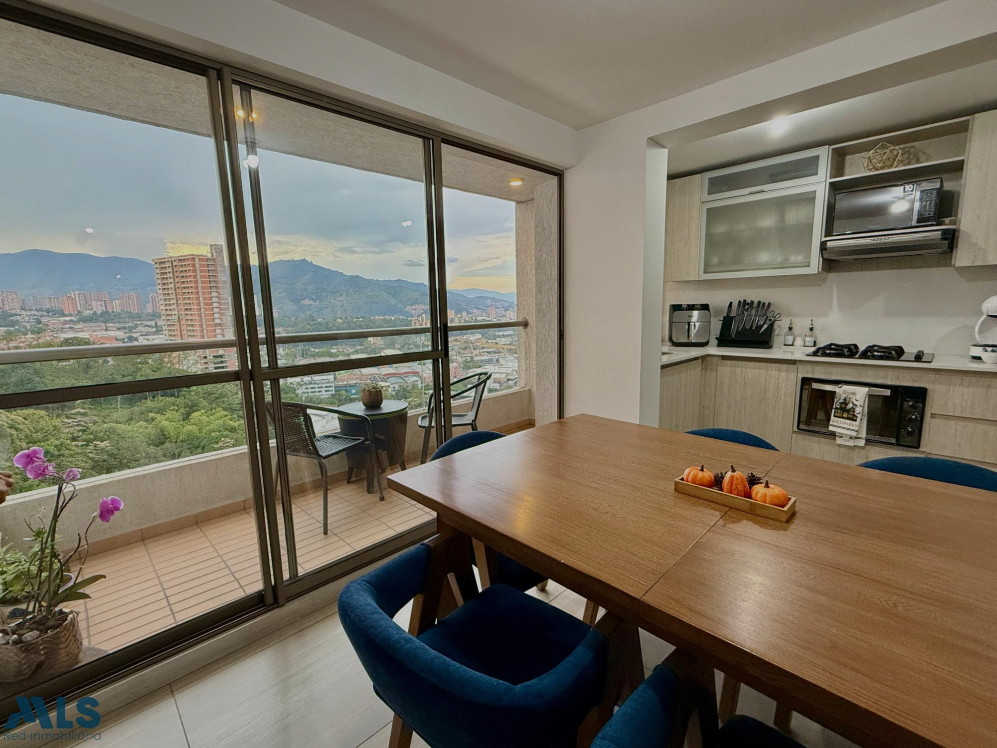 Vista panorámica, ubicación estratégica y amenidades tipo club en un solo lugar. sabaneta - v pan de azucar