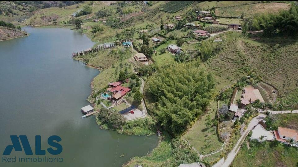 lote en Guatape, acceso al embalse, 10.443M el-penol - el salto