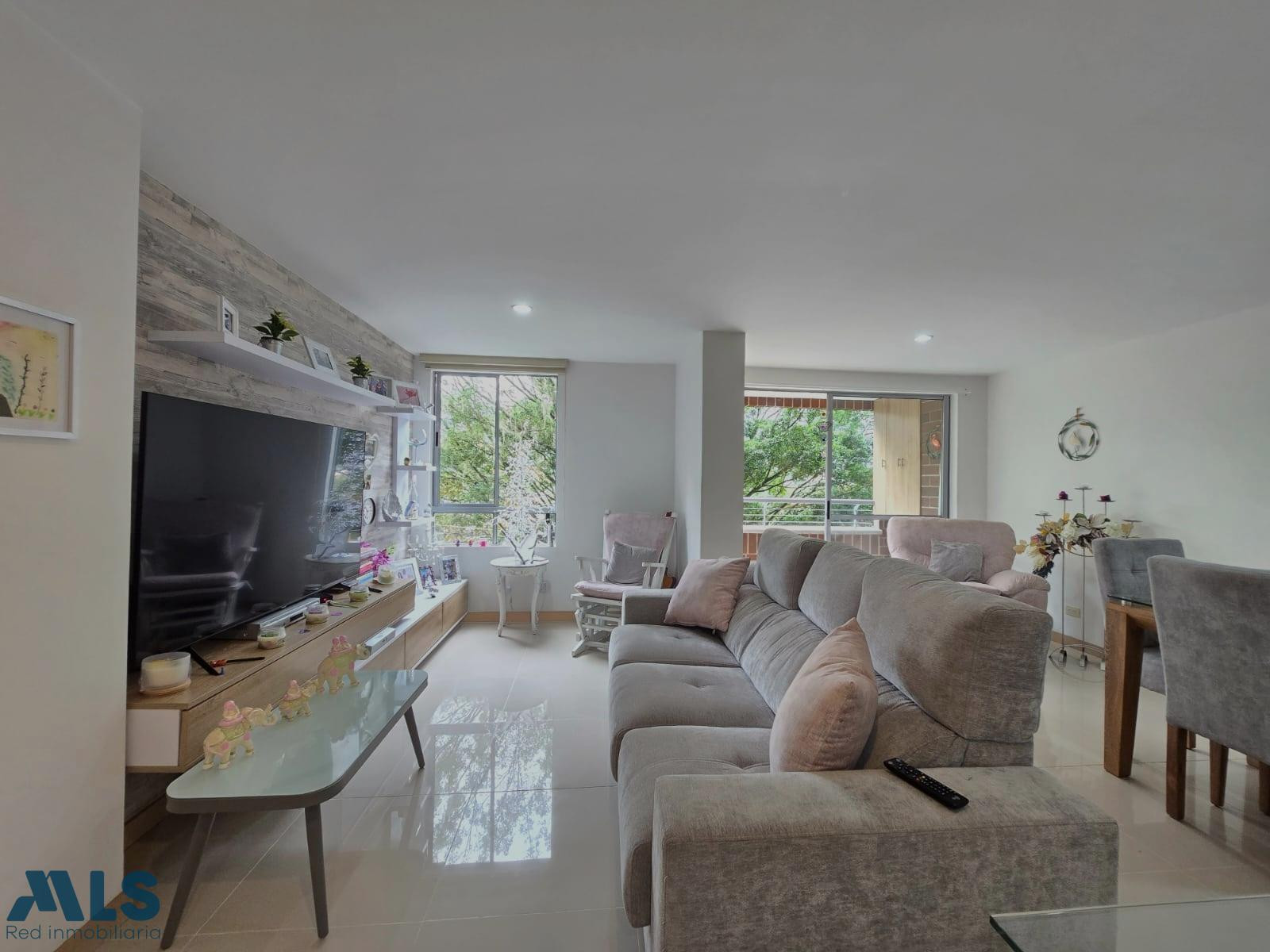 Apartamento iluminado y buenos acabados ENVIGADO envigado - loma del escobero