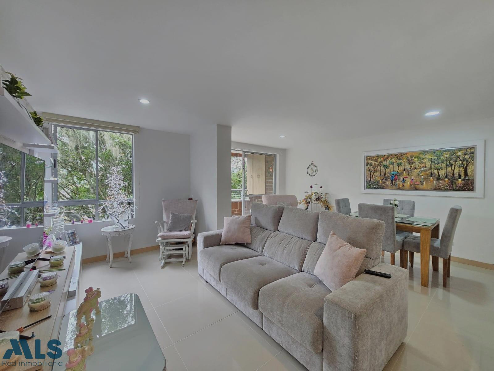 Apartamento iluminado y buenos acabados ENVIGADO envigado - loma del escobero