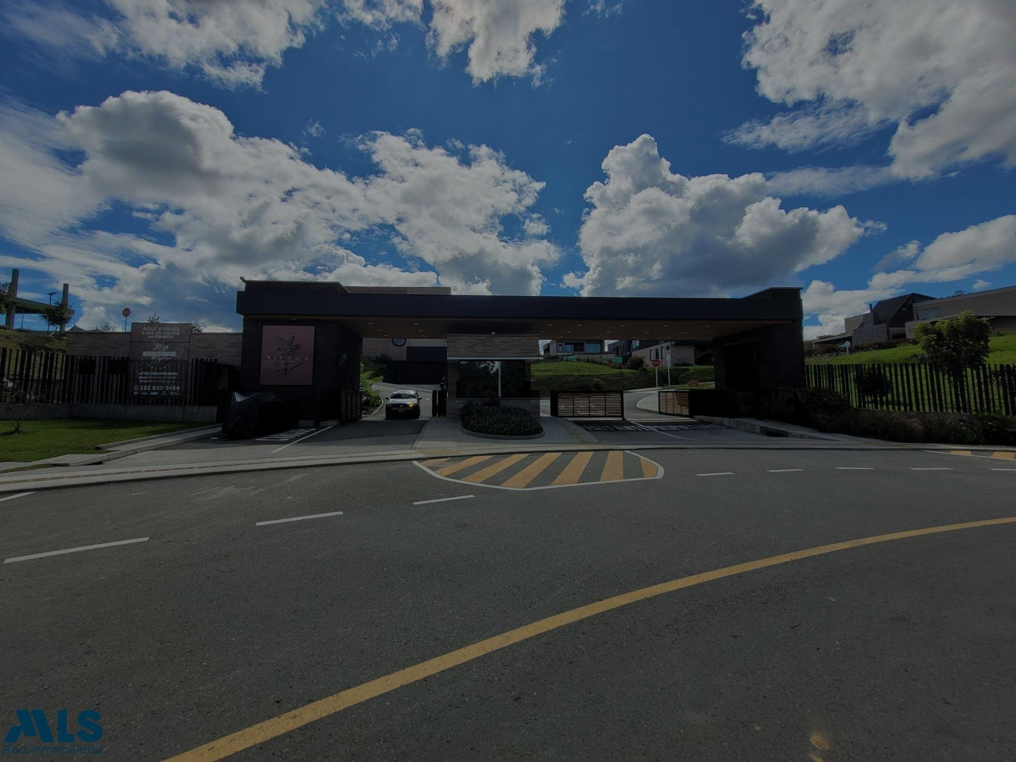 VENDO HERMOSO LOTE CON VISTA EN EL ALTO DE LAS PALMAS envigado - alto de las palmas