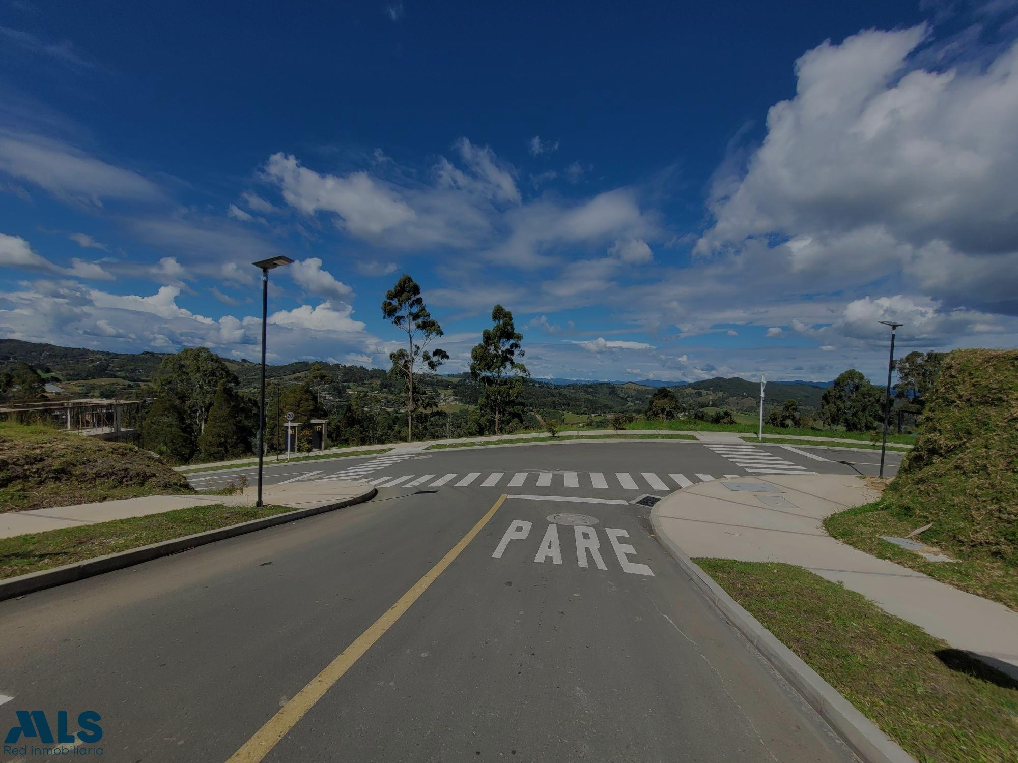 VENDO HERMOSO LOTE CON VISTA EN EL ALTO DE LAS PALMAS envigado - alto de las palmas