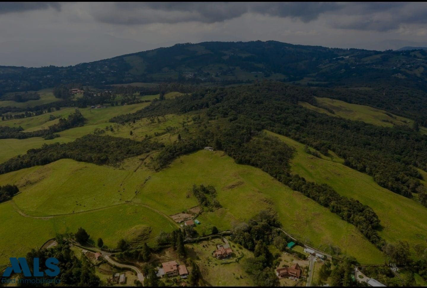 VENDO HERMOSO LOTE CON VISTA EN EL ALTO DE LAS PALMAS envigado - alto de las palmas