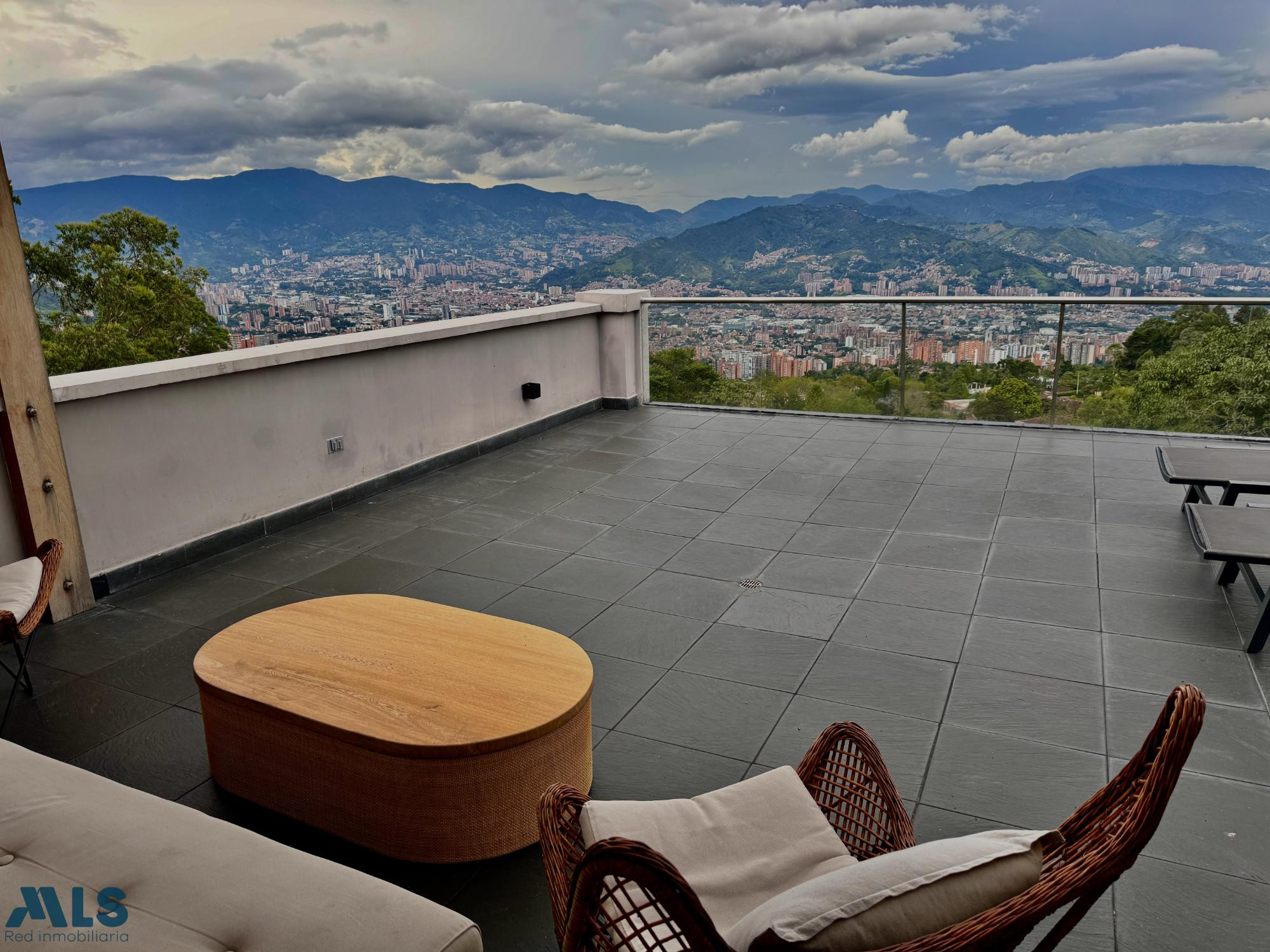 Exclusiva Casa en Venta en El Chocho: Hermosa vista a la ciudad envigado - el chocho