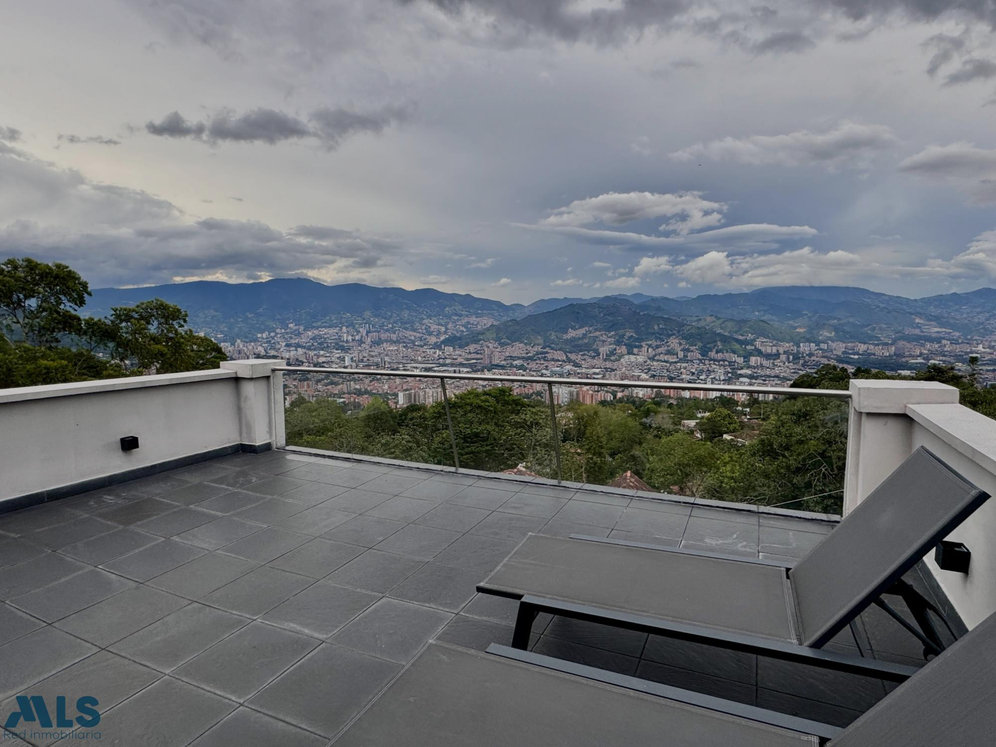 Exclusiva Casa en Venta en El Chocho: Hermosa vista a la ciudad envigado - el chocho