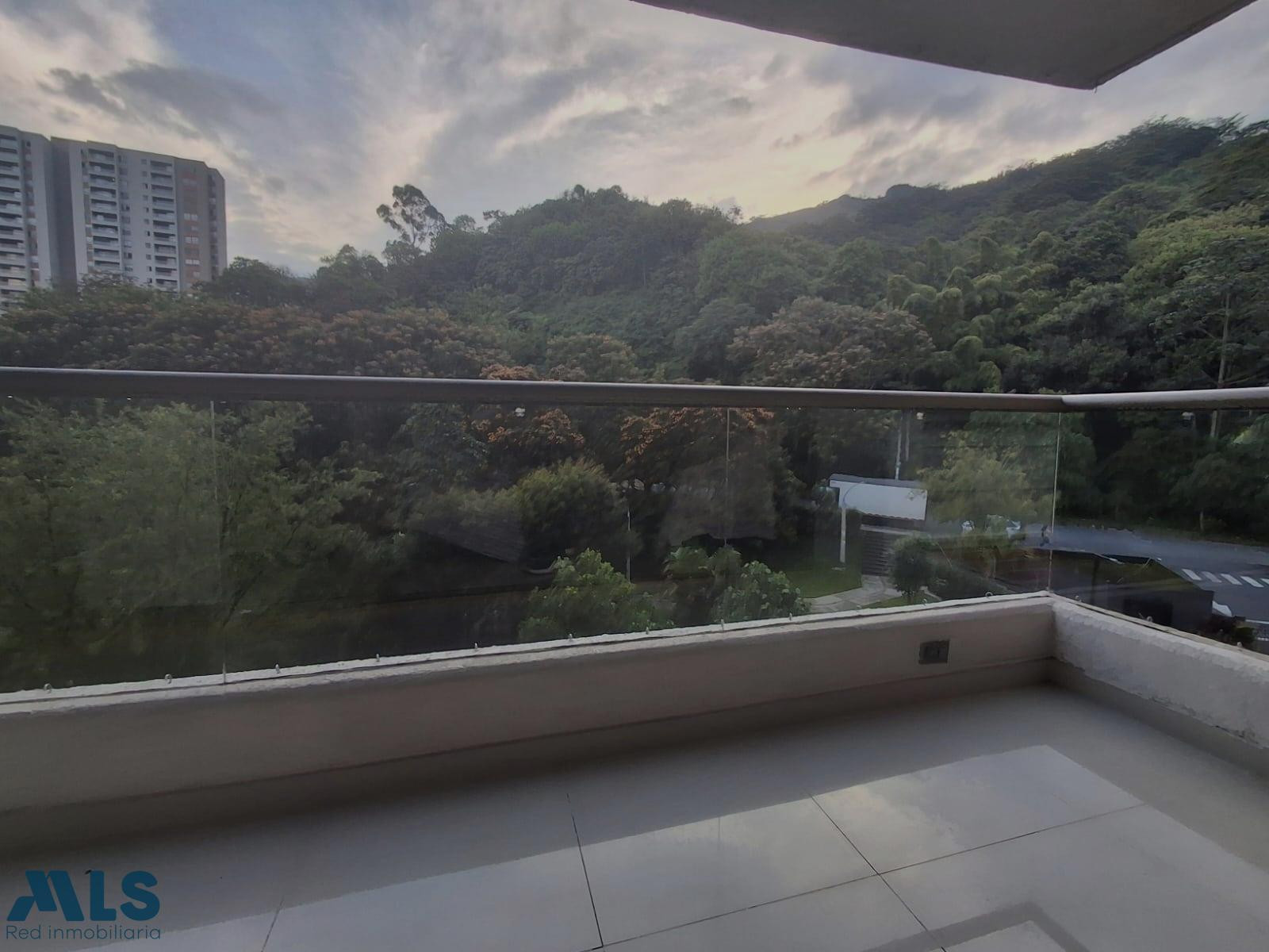 Amplio y cómodo Apartamento en Loma de Los Bernal. medellin - loma de los bernal