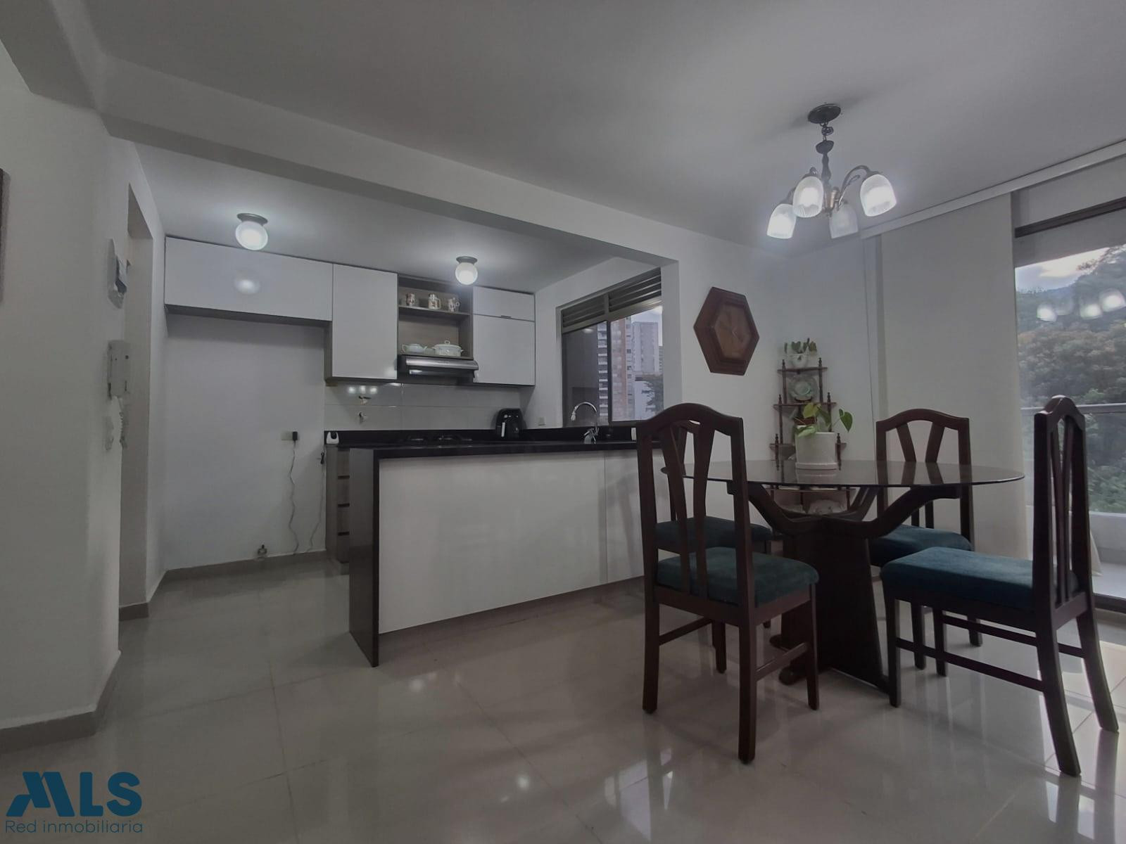 Amplio y cómodo Apartamento en Loma de Los Bernal. medellin - loma de los bernal