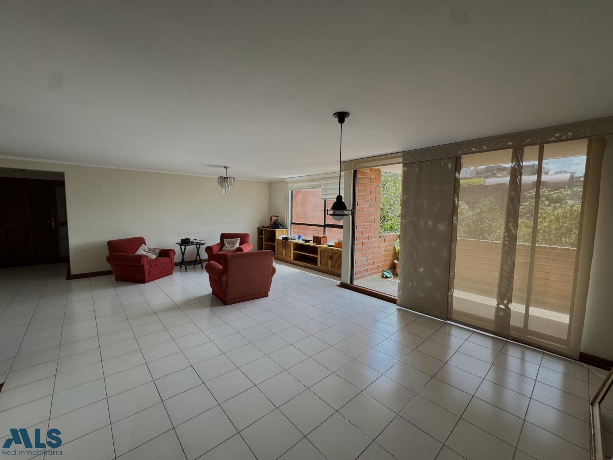 Espacio, ubicación y potencial en uno de los sectores más cotizados de Medellín. medellin - lalinde