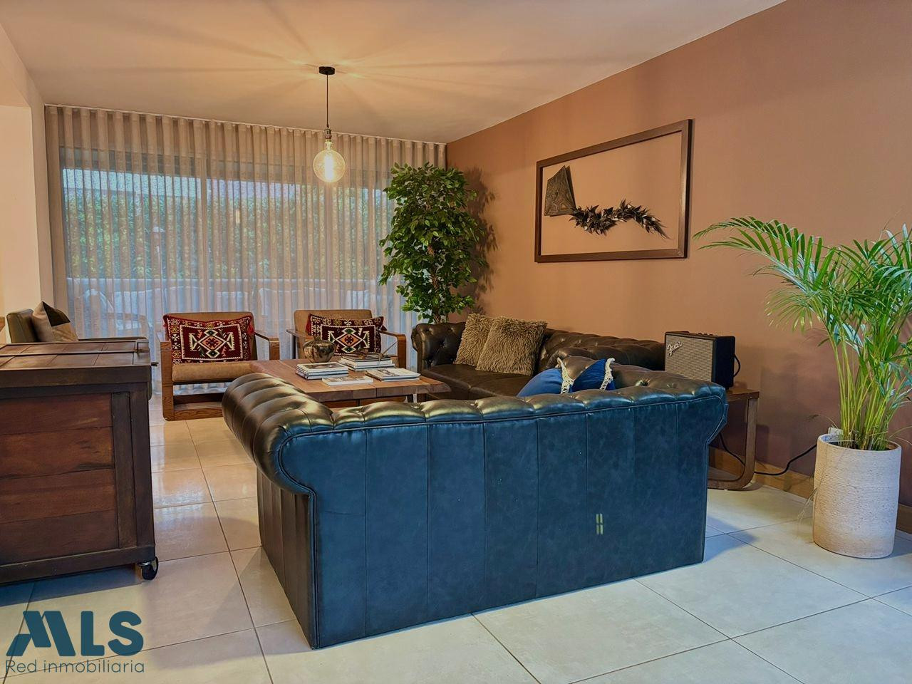 Apartamento duplex con excelente distribución, parcialmente remodelado medellin - el tesoro