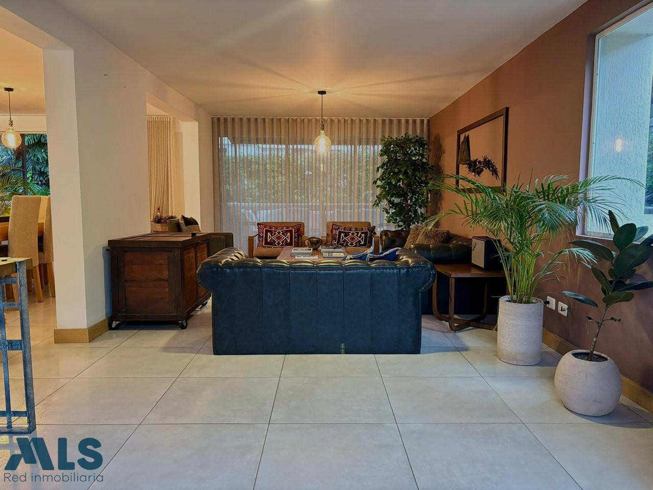 Apartamento duplex con excelente distribución, parcialmente remodelado medellin - el tesoro