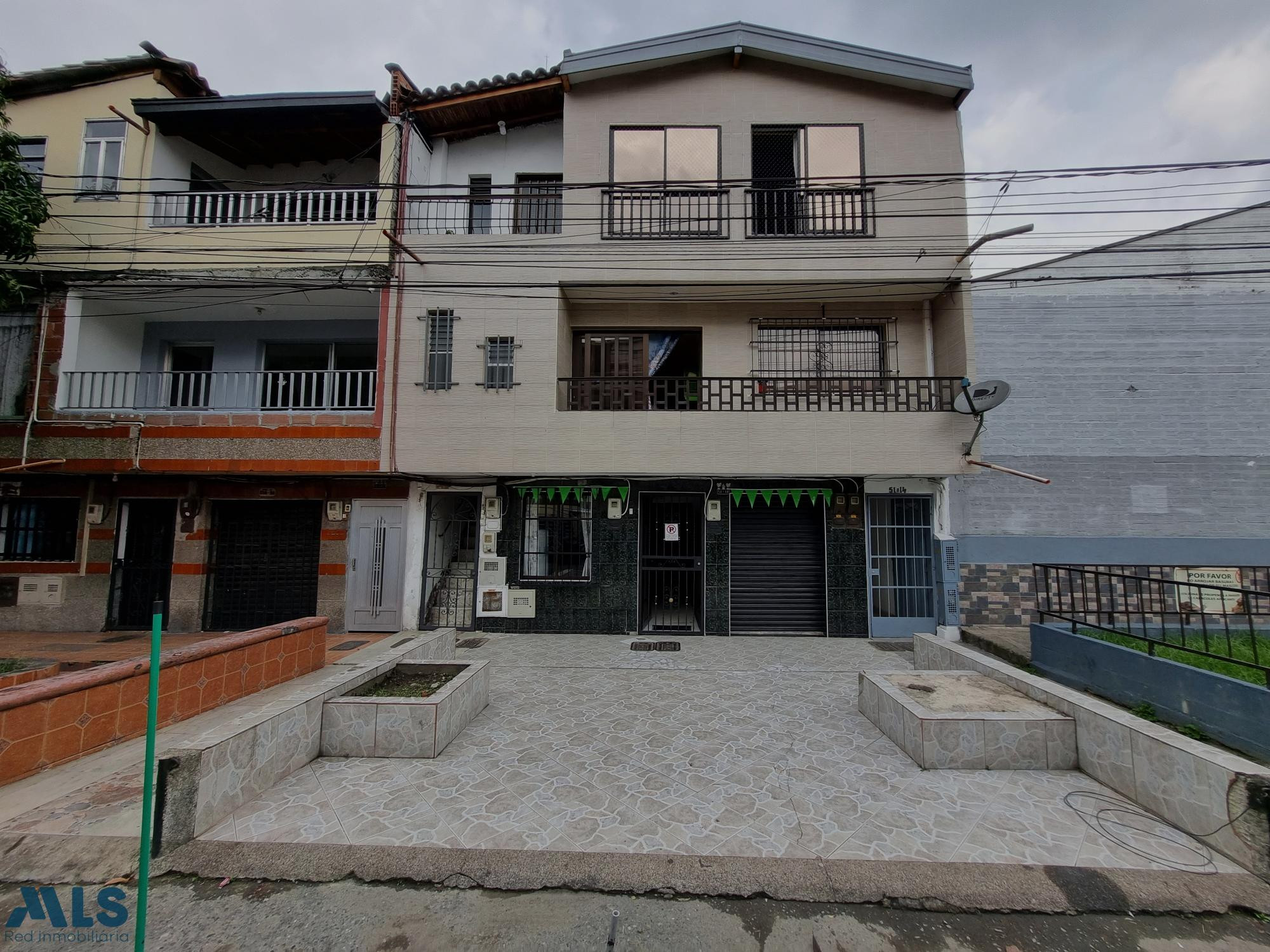 “Vive tranquilo en Medellín: apartamento acogedor con patio interno.” medellin - cristo rey