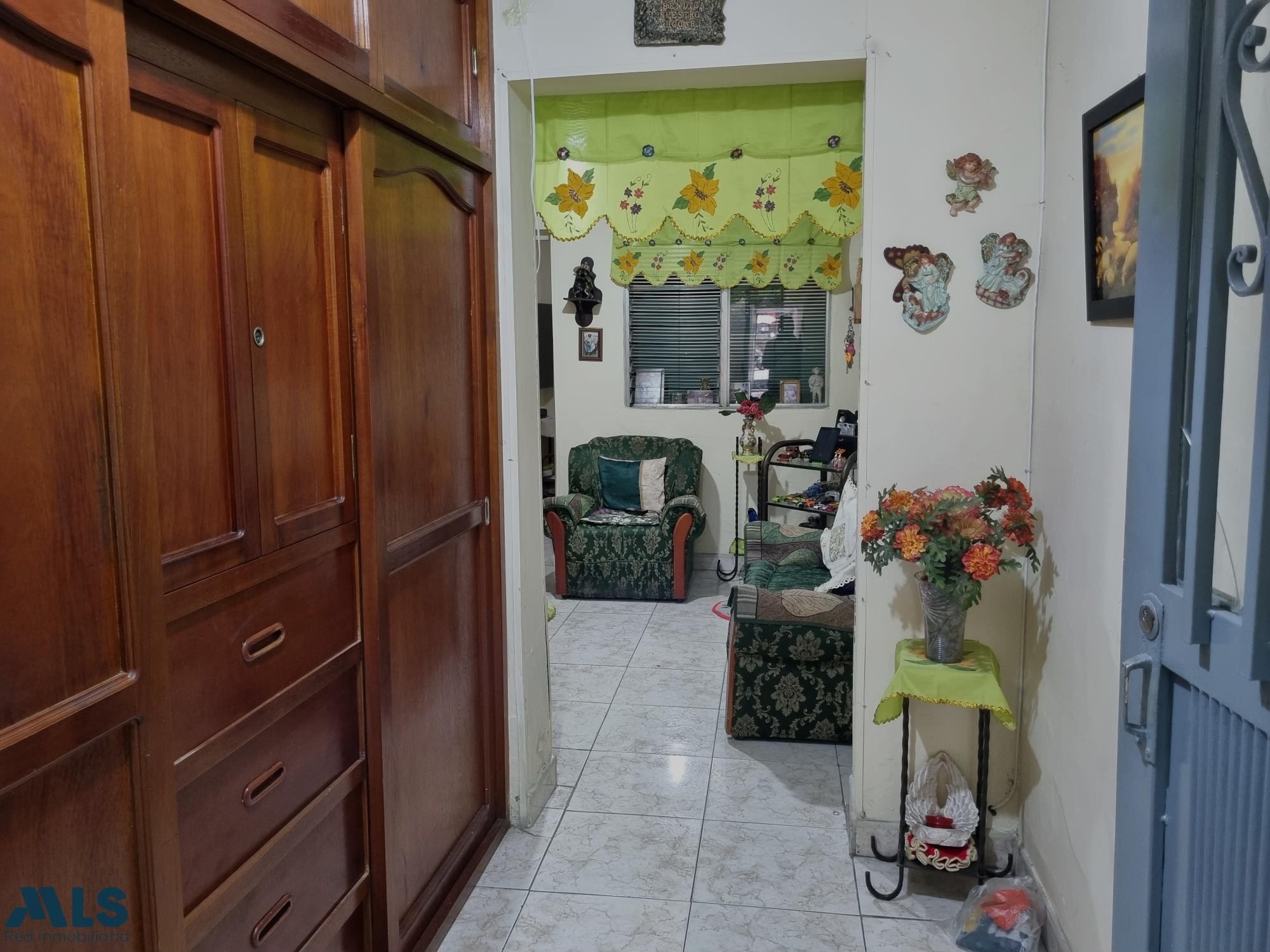 “Vive tranquilo en Medellín: apartamento acogedor con patio interno.” medellin - cristo rey