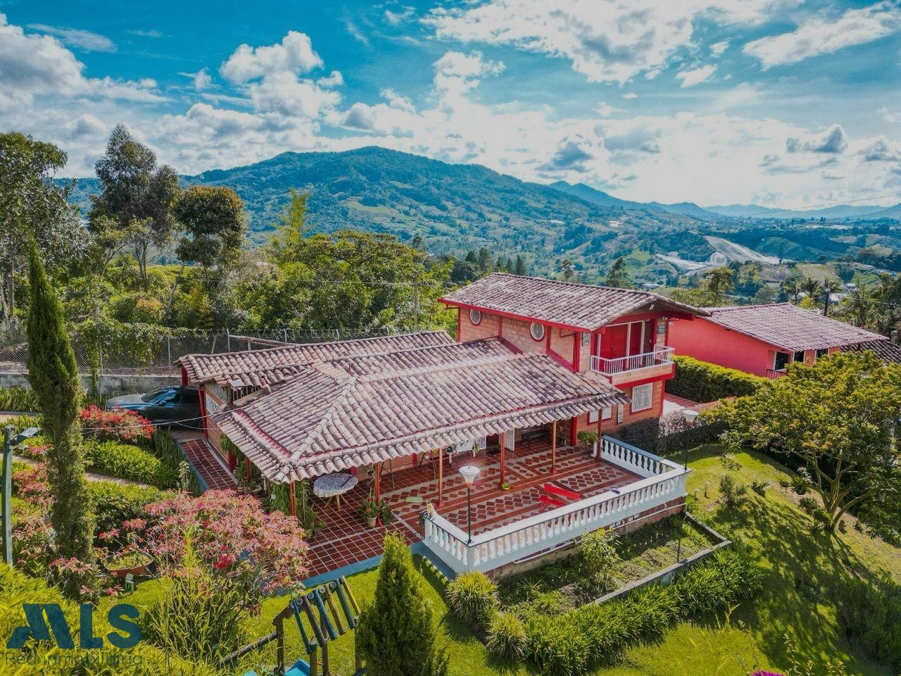 CASA FINCA A SOLO 7 MINUTOS DE LA AUTOPISTA santuario - autopista medellin bogota