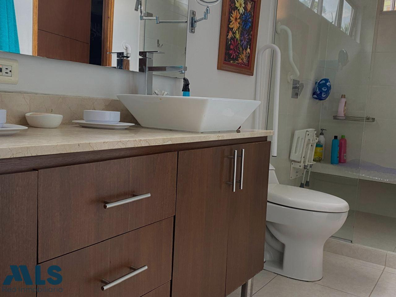 Excelente ubicación y moderno apartamento envigado - zuniga