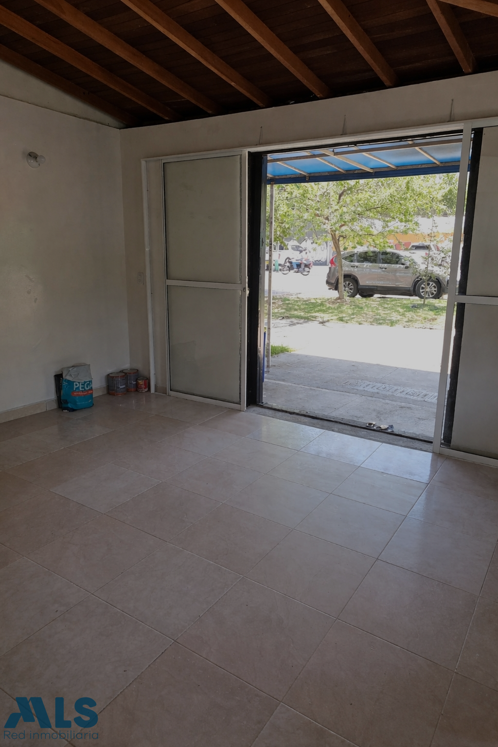 Venta Local cerca al Metro San Javier medellin - el danubio