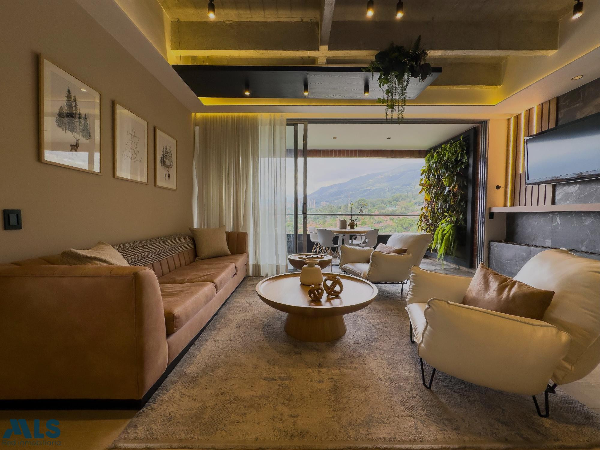 Penthouse totalmente remodelado con hermosa vista. envigado - loma del escobero