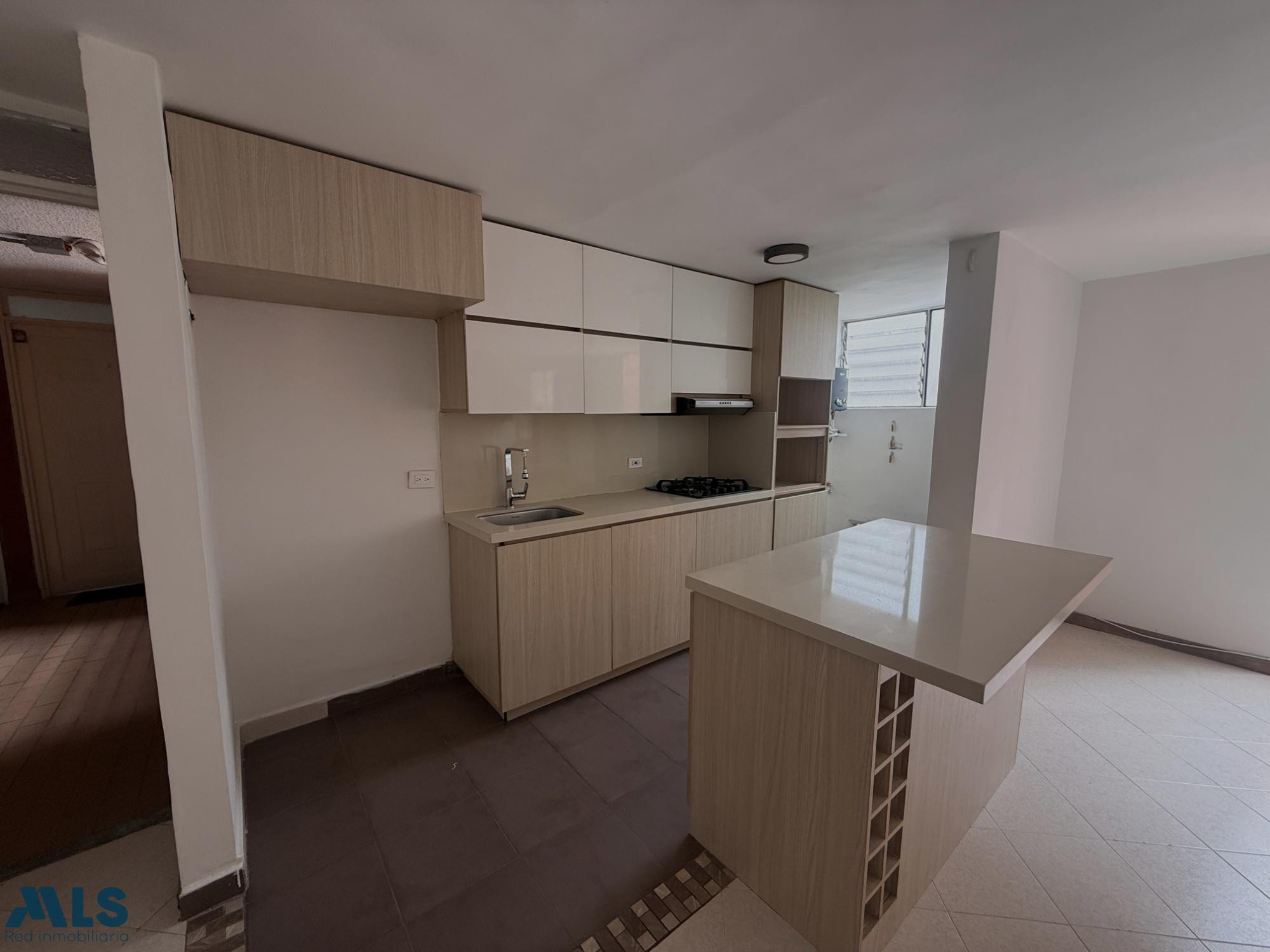 Apartamento de 2 alcobas + estudio, en sector plano de Envigado. envigado - camino verde