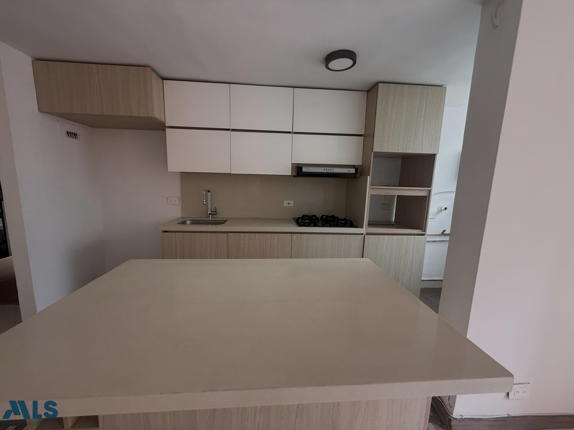 Apartamento de 2 alcobas + estudio, en sector plano de Envigado. envigado - camino verde