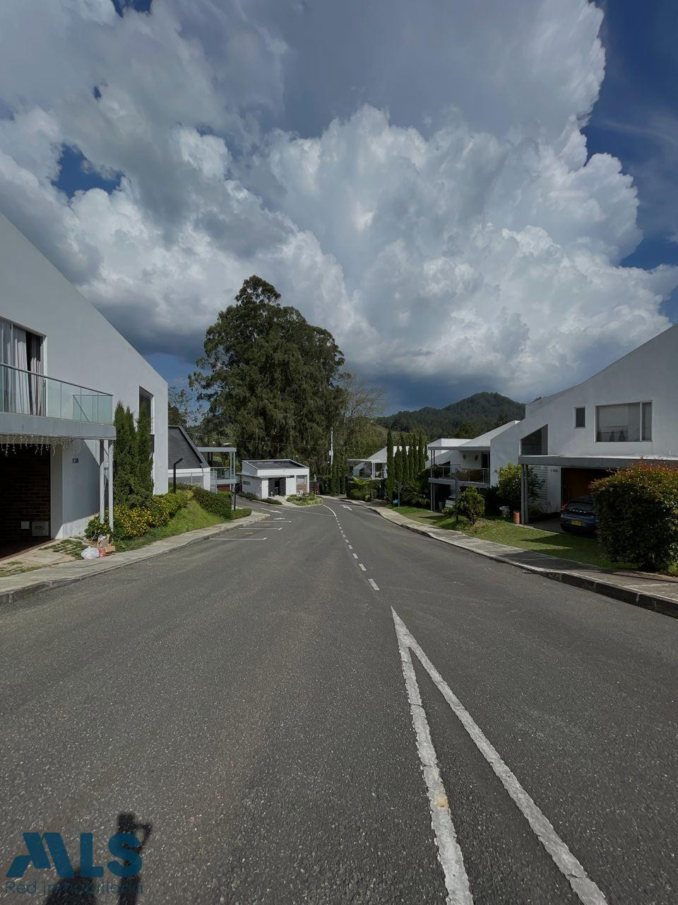 En venta casa en unidad cerrada en el Retiro el-retiro - v la maria