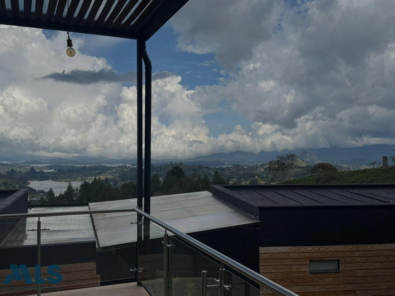 Casa en las alturas del Peñol el-penol - corredor el penol guatape