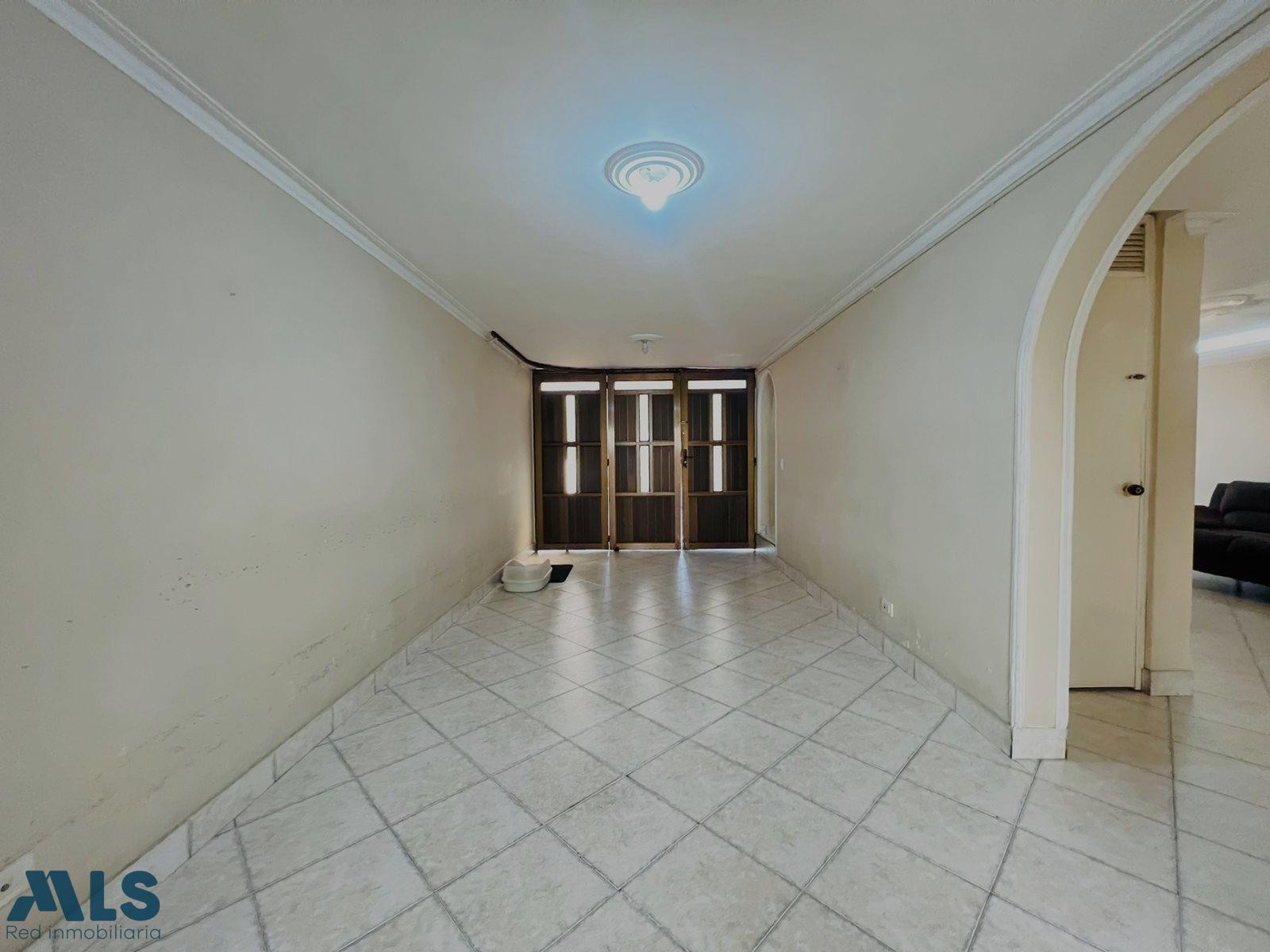 Casa iluminada y amplia. medellin - san pablo