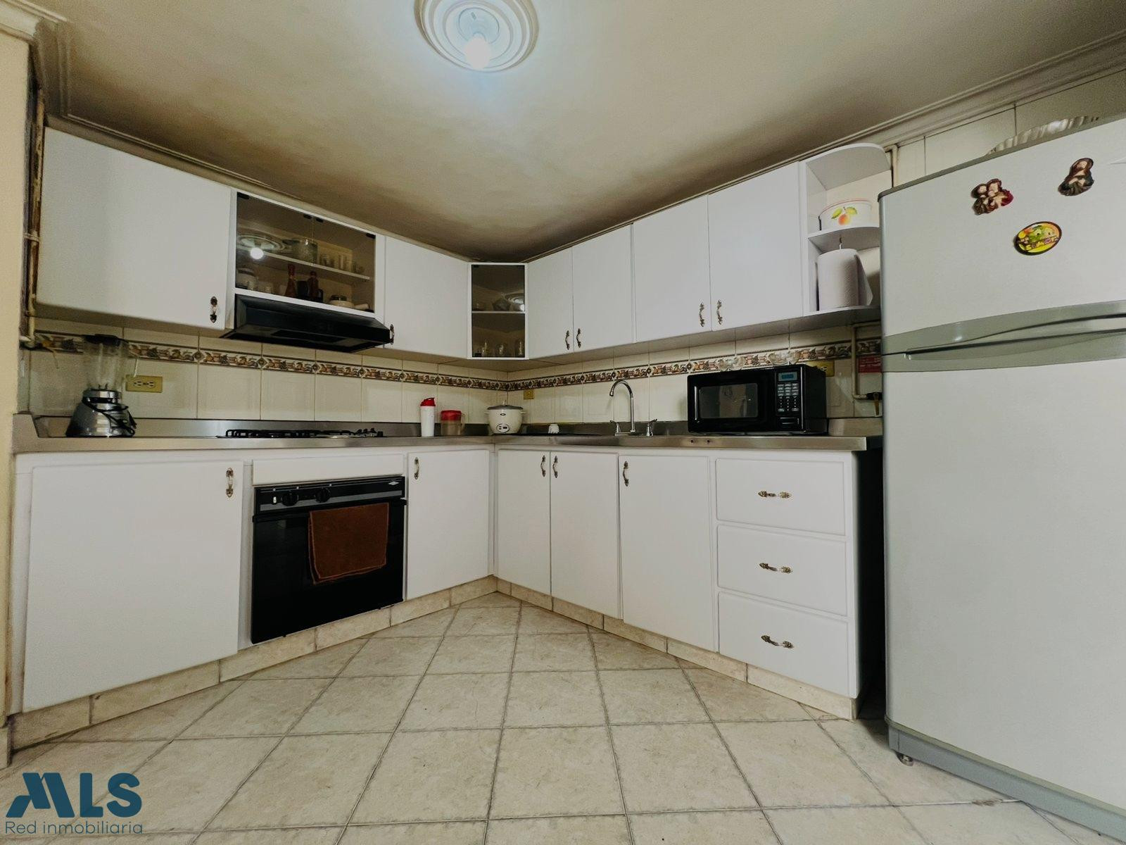 Casa iluminada y amplia. medellin - san pablo