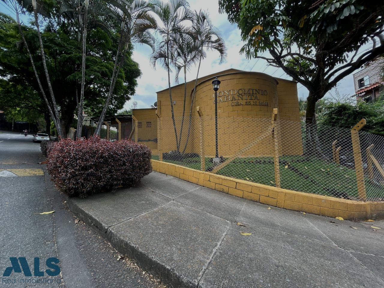 Casa en Unidad Cerrada en piso 2 bello - cabanitas