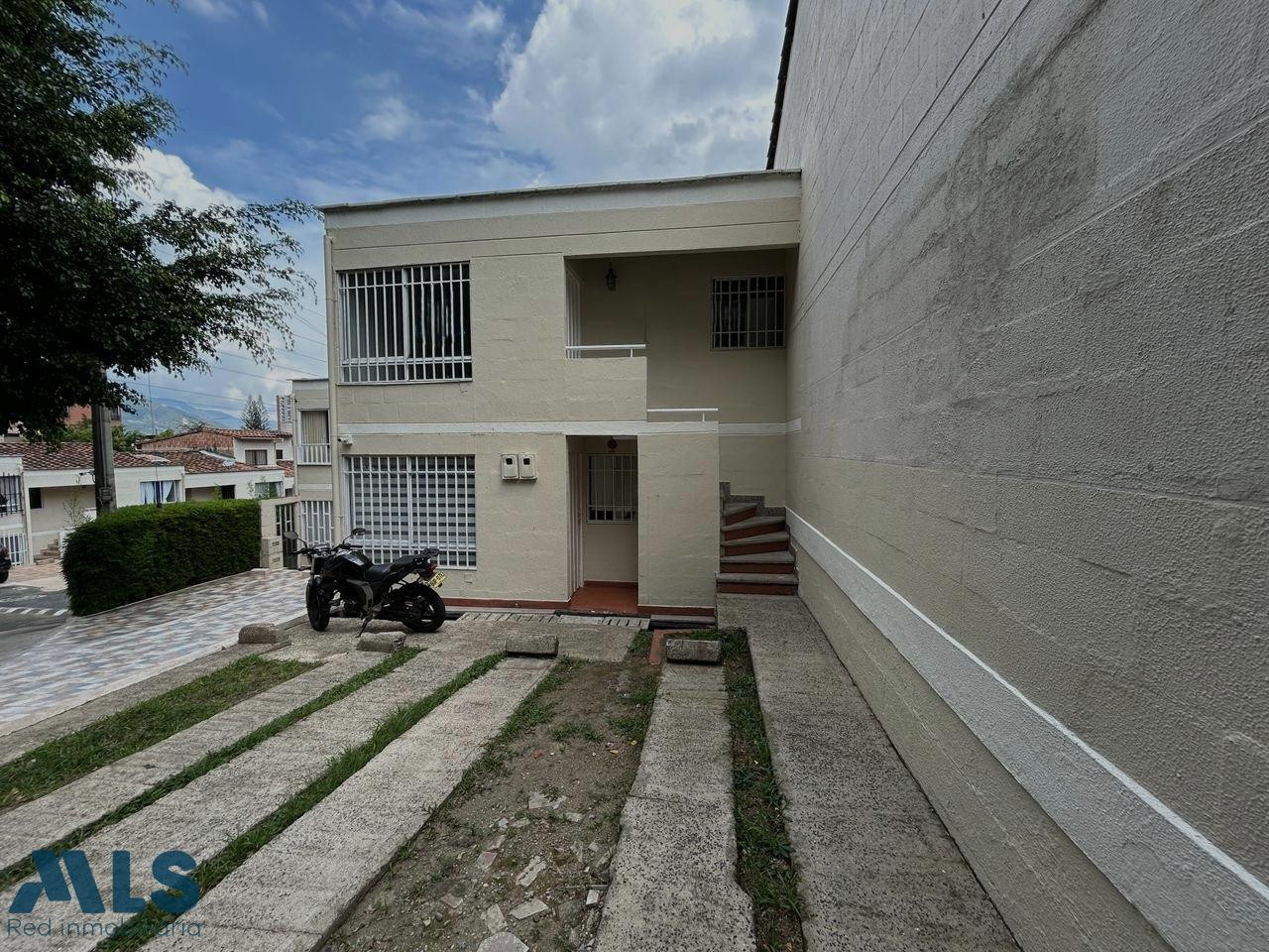 Casa en Unidad Cerrada en piso 2 bello - cabanitas