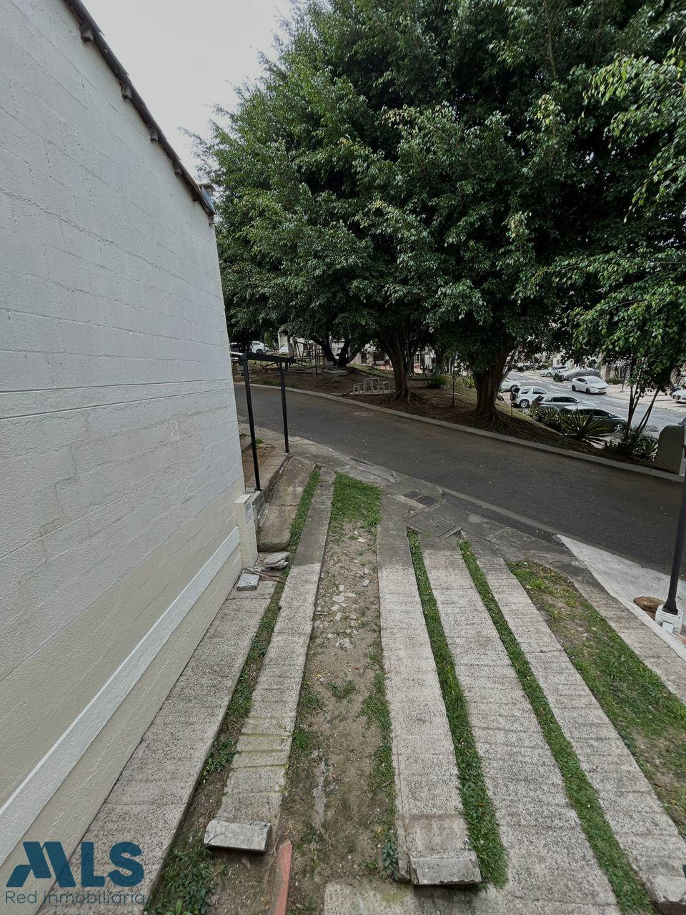 Casa en Unidad Cerrada en piso 2 bello - cabanitas