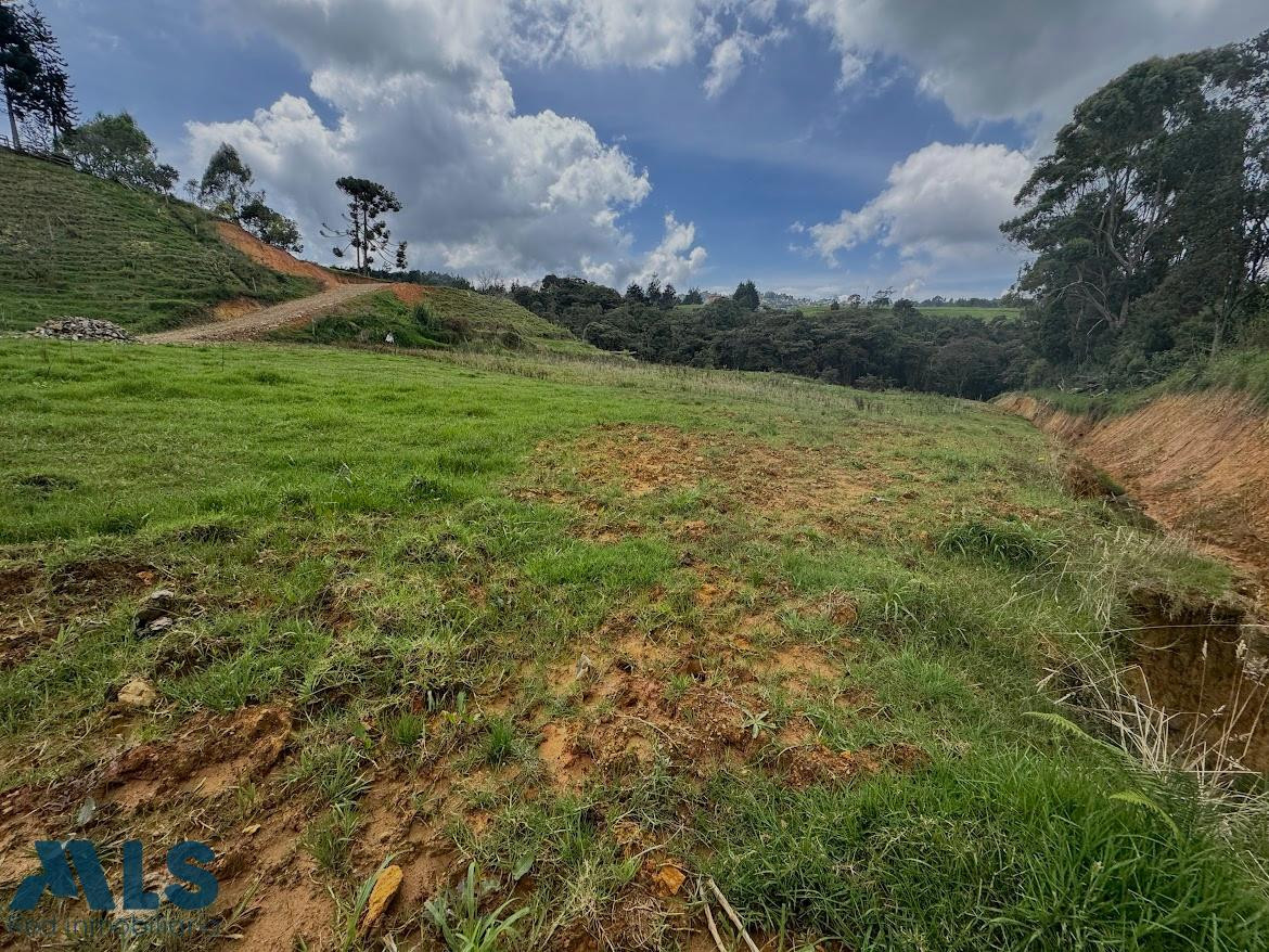 Hermoso lote en Santa Elena con matricula y licencia envigado - v pantanillo envigado